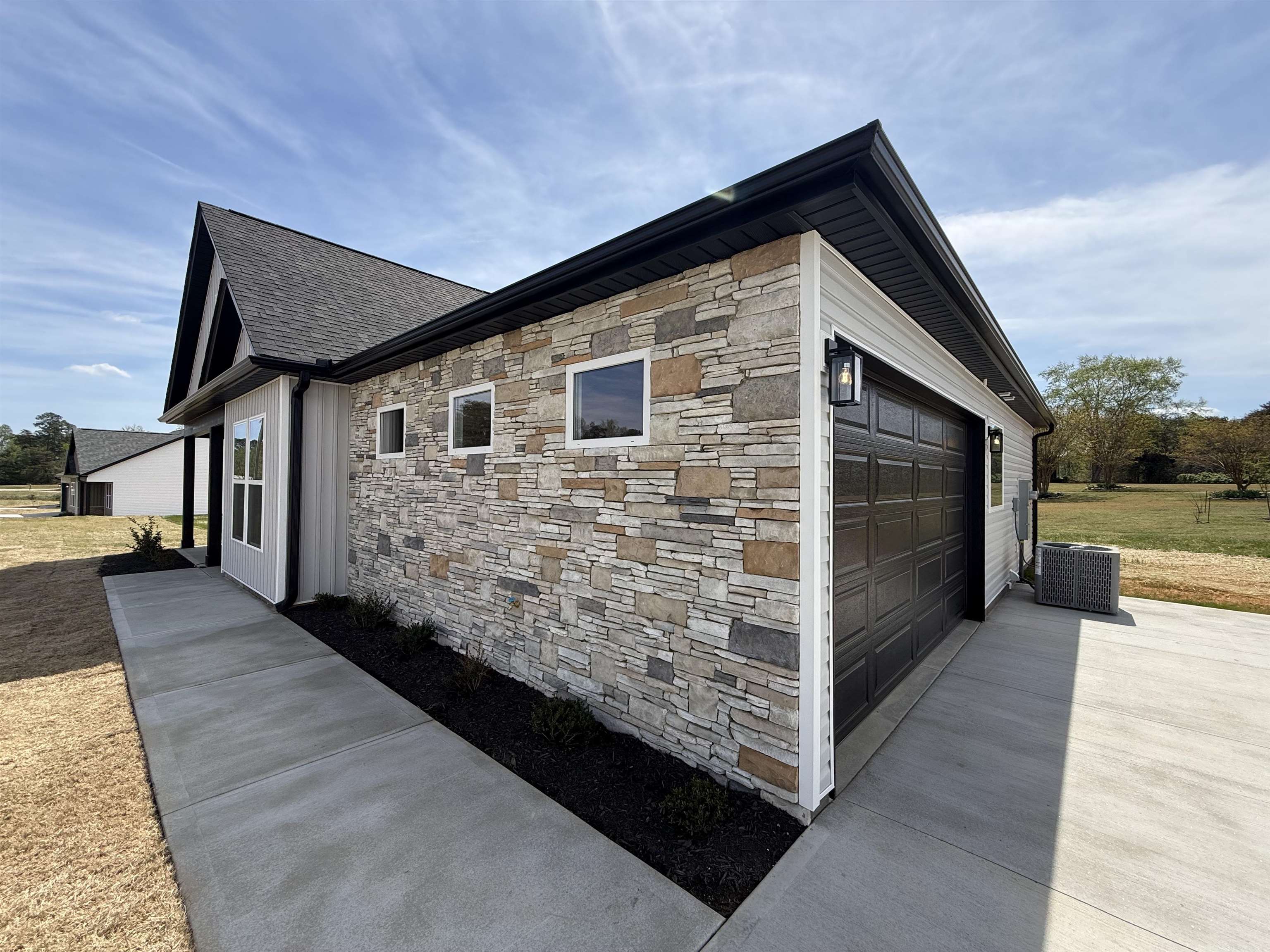 943 Ferree Road Campobello, SC 29322 - Photo 7 of 35