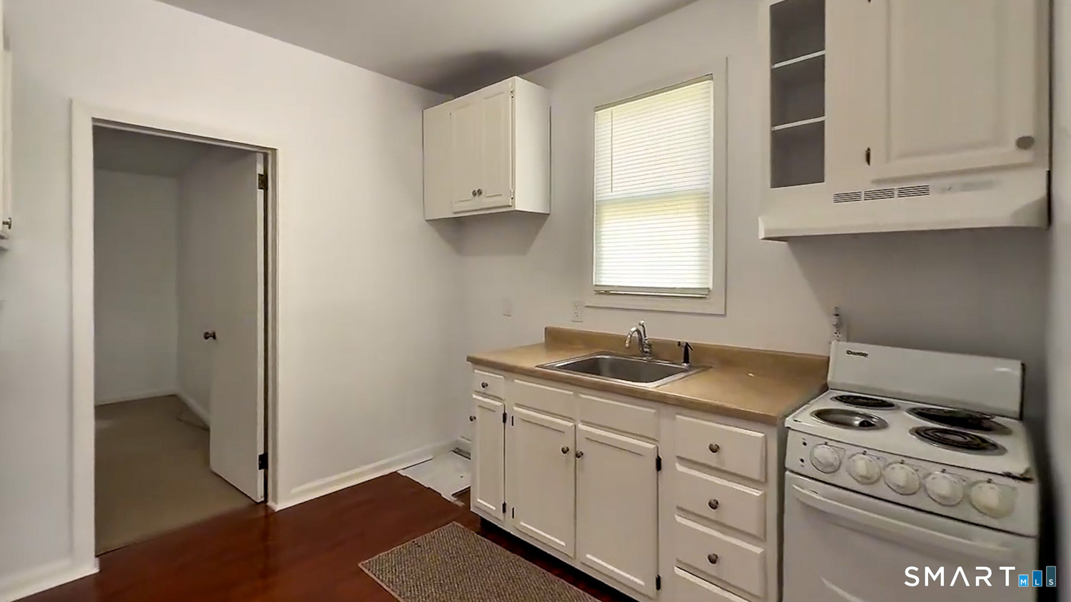 385 Putnam Pike Killingly, CT 06241 - Photo 5 of 36