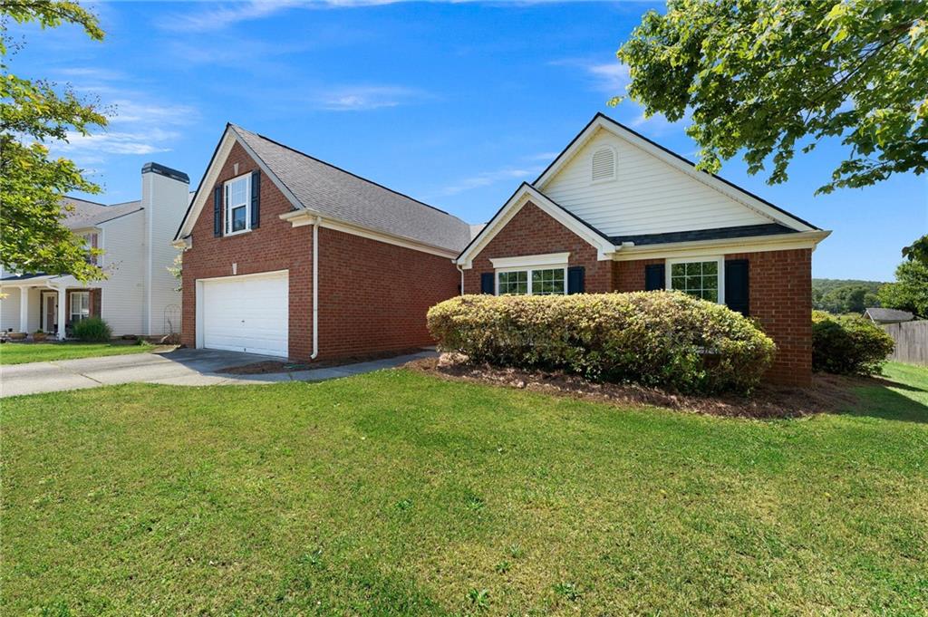 20 Mallet Pointe Street Northeast Cartersville, GA 30121 - Photo 2 of 37 a front view of a house with a yard and garage