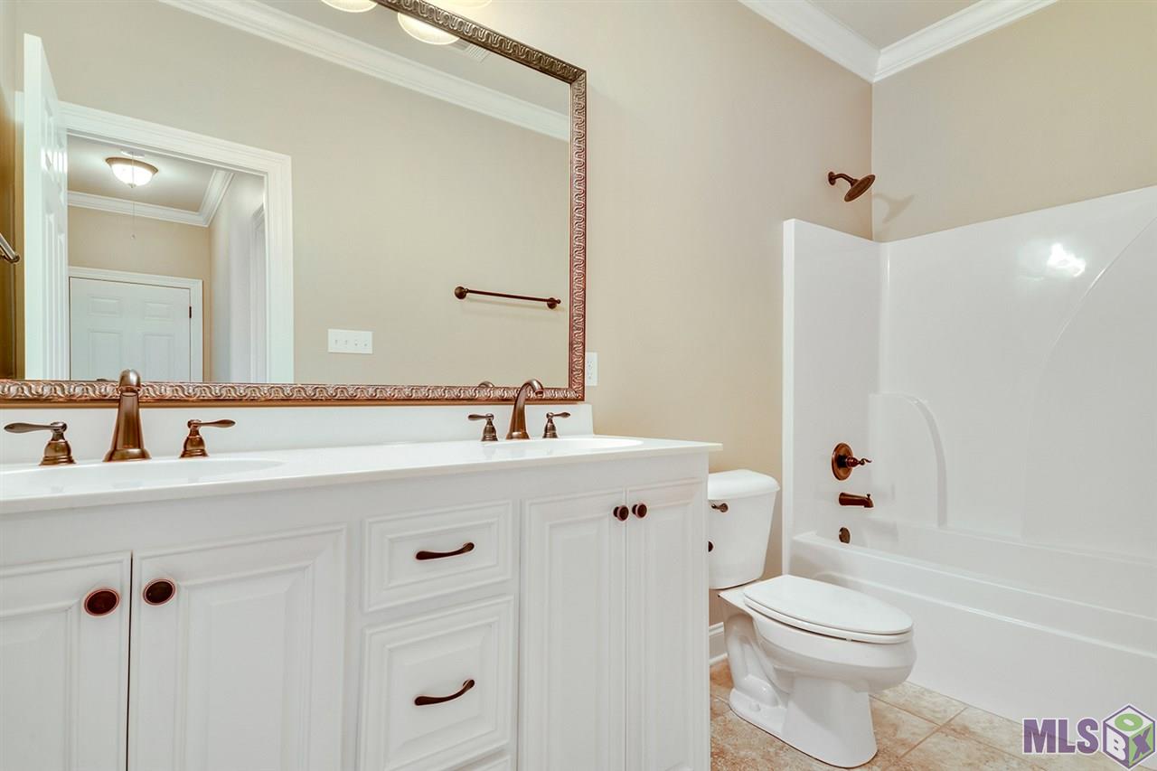 3226 Pine Grove Drive Baton Rouge, LA 70816 - Photo 13 of 17 Guest Bath