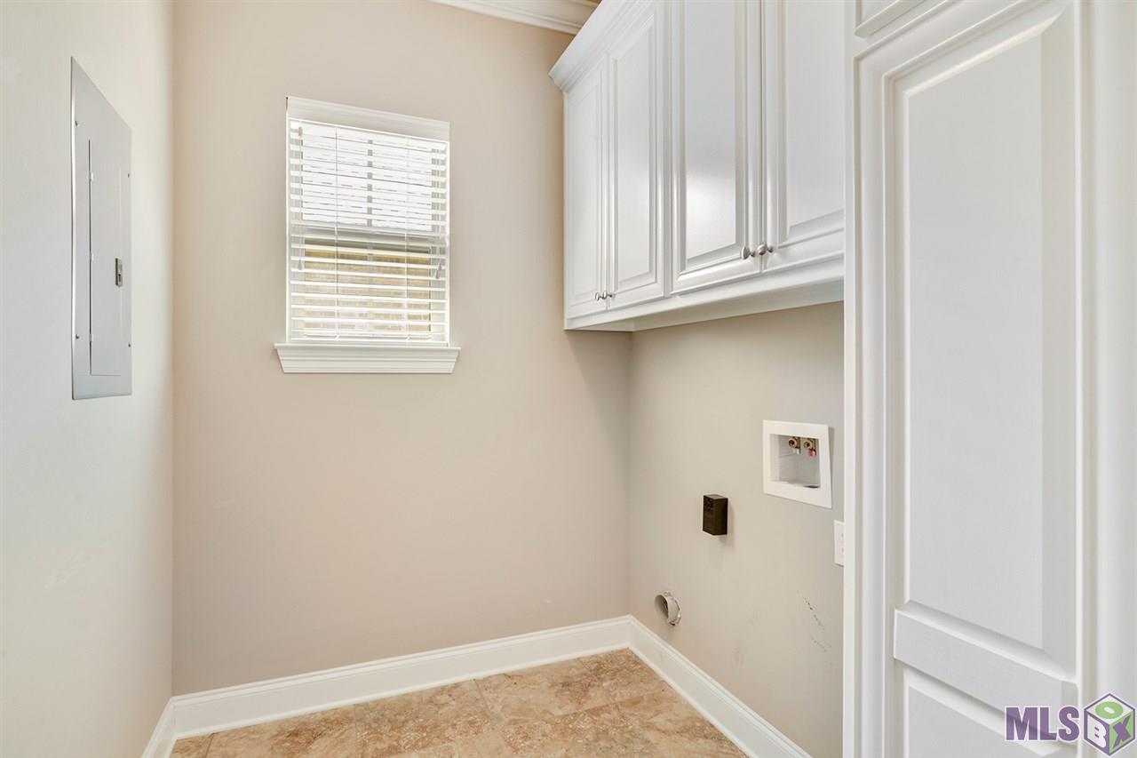 3226 Pine Grove Drive Baton Rouge, LA 70816 - Photo 14 of 17 Laundry Room