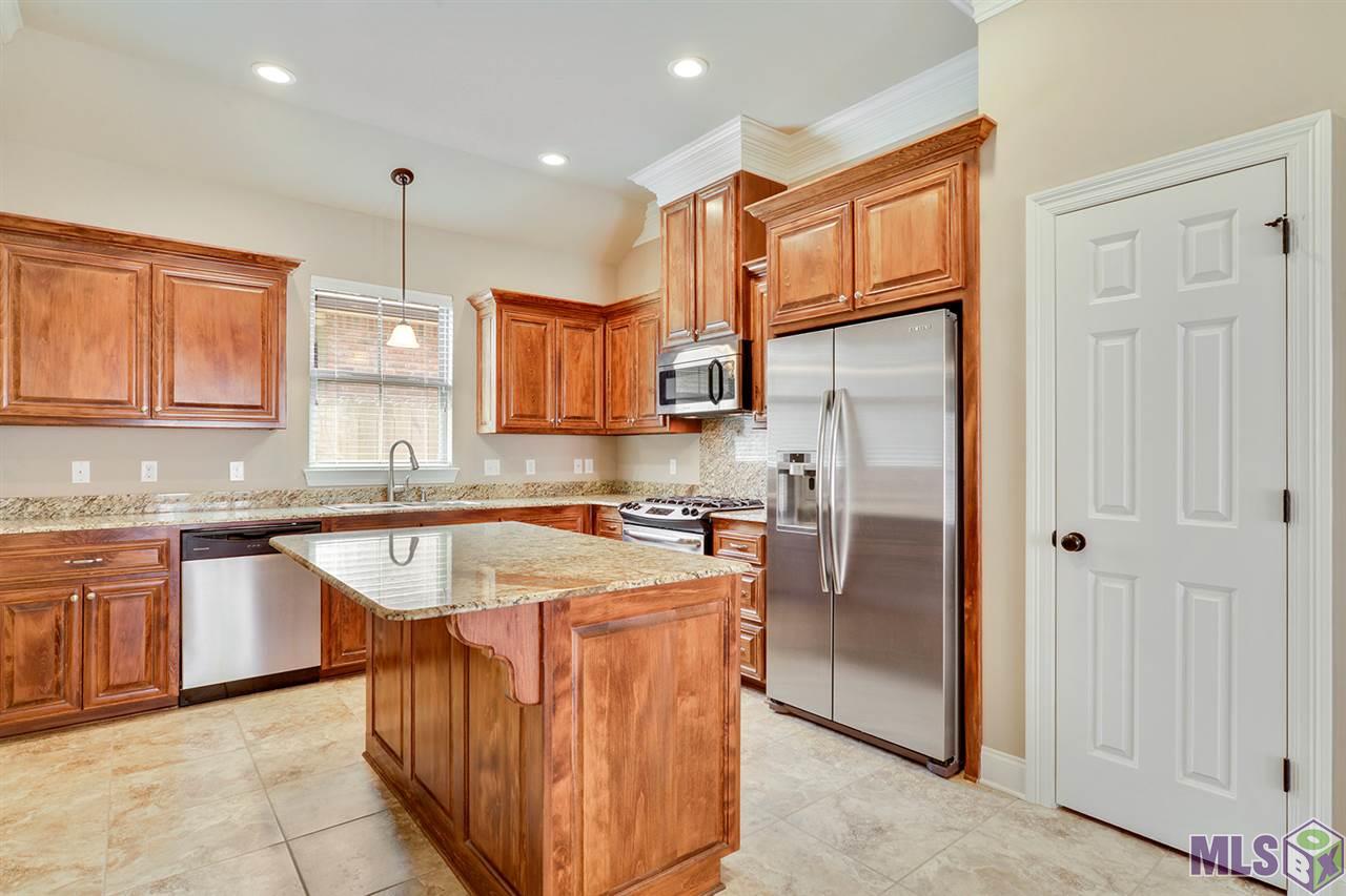 3226 Pine Grove Drive Baton Rouge, LA 70816 - Photo 6 of 17 Kitchen