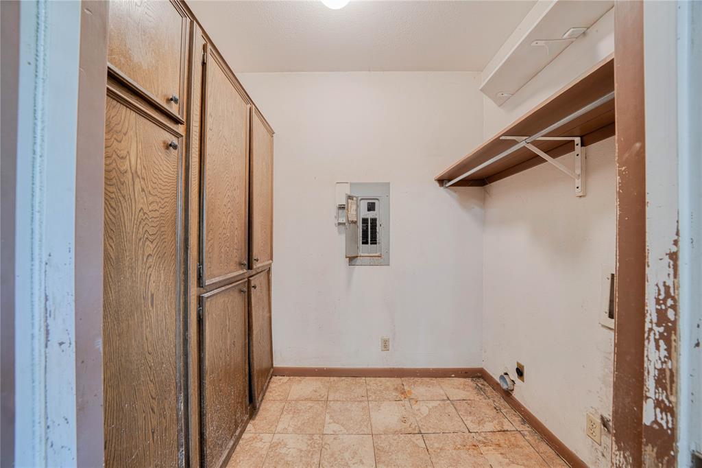 1006 Rikkity Lane Mount Pleasant, TX 75455 - Photo 14 of 39 a view of a storage & utility room