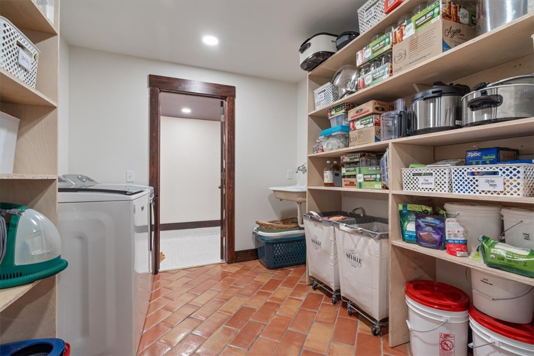 14282 East 530 Road Colcord, OK 74338 - Photo 20 of 42 Utility room (main level)