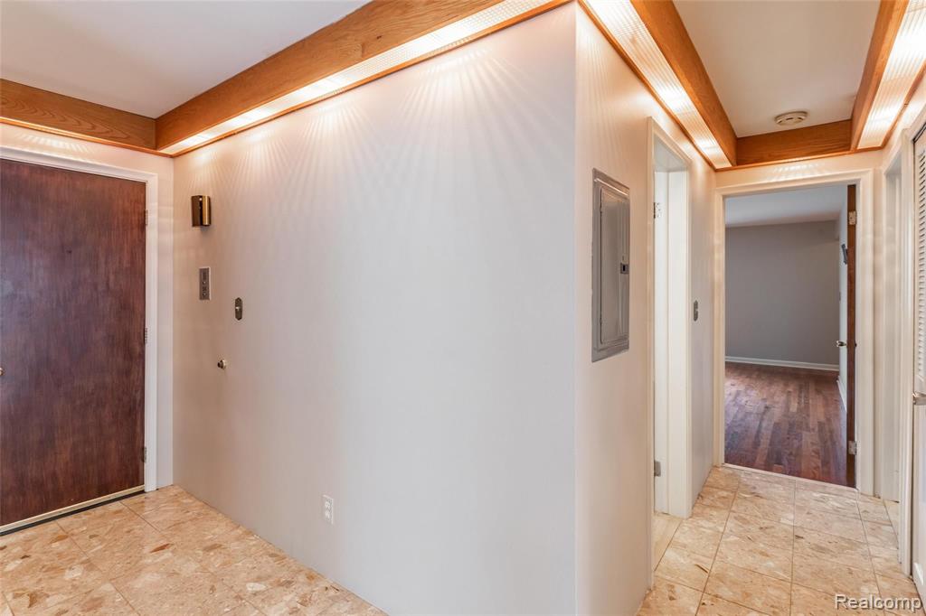 4041 West Maple Road, Unit 104 Bloomfield Hills, MI 48301 - Photo 7 of 25