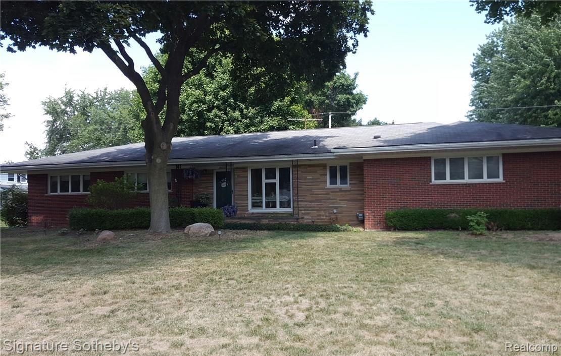 28020 Brandywine Road Farmington, MI 48334 - Photo 1 of 12 brandywine front of house.jpg