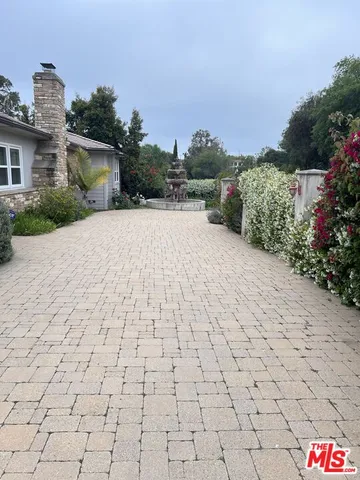 $14,999 | 11570 Sunset Boulevard, Los Angeles, CA 90049