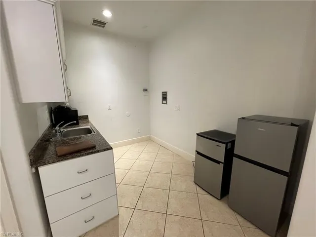 $1,100 | 4116 Studio Avenue Southwest, Unit 2 15, Naples, FL 34102