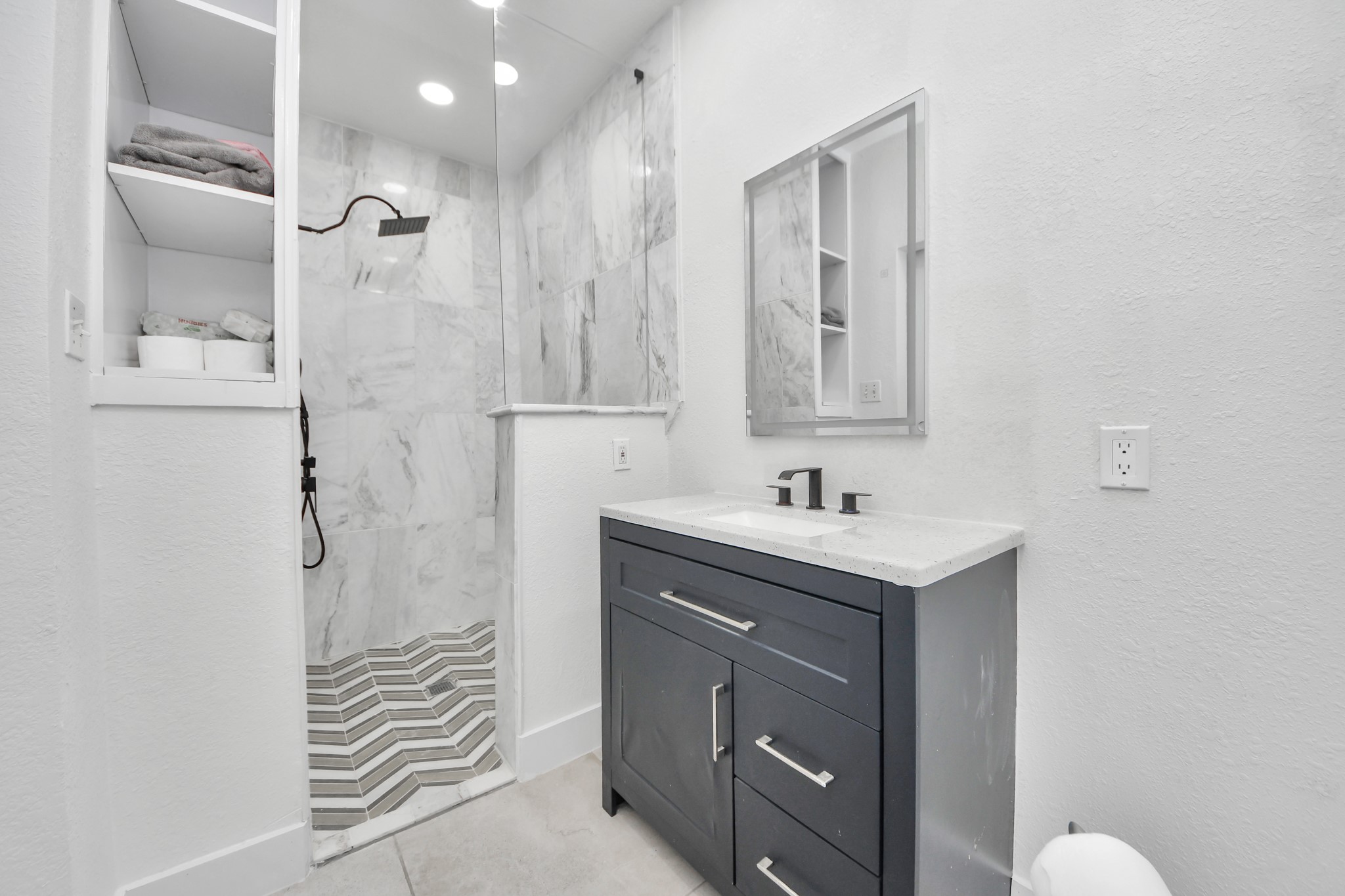 6833 Stonehaven Way Houston, TX 77085 - Photo 14 of 23 a bathroom with a sink a shower and a mirror