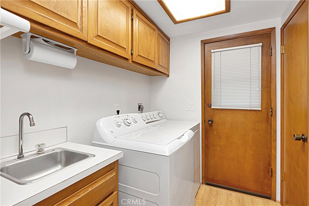 11879 Rocoso Road Lakeside, CA 92040 - Photo 22 of 25 a utility room with dryer and washer