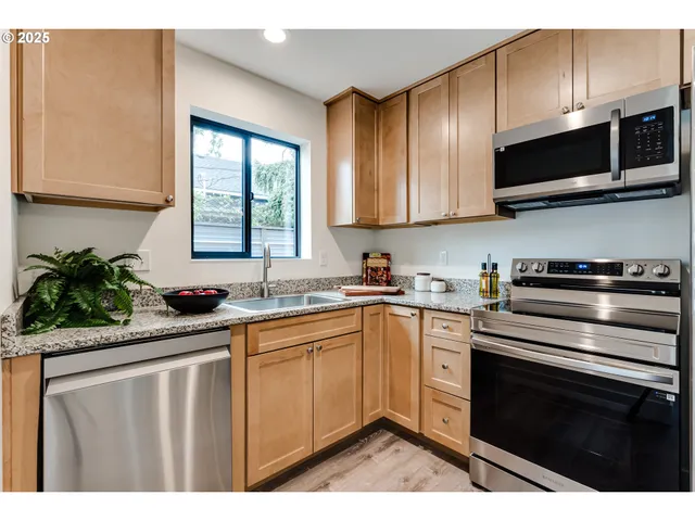 $350,000 | 9 Monroe Street, Unit A, Eugene, OR 97402