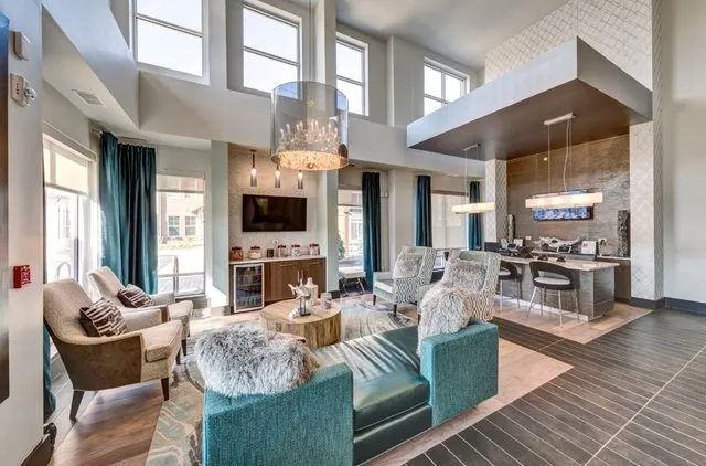 $2,113 | 670 East Algonquin Road, Unit 4311, Schaumburg, IL 60173