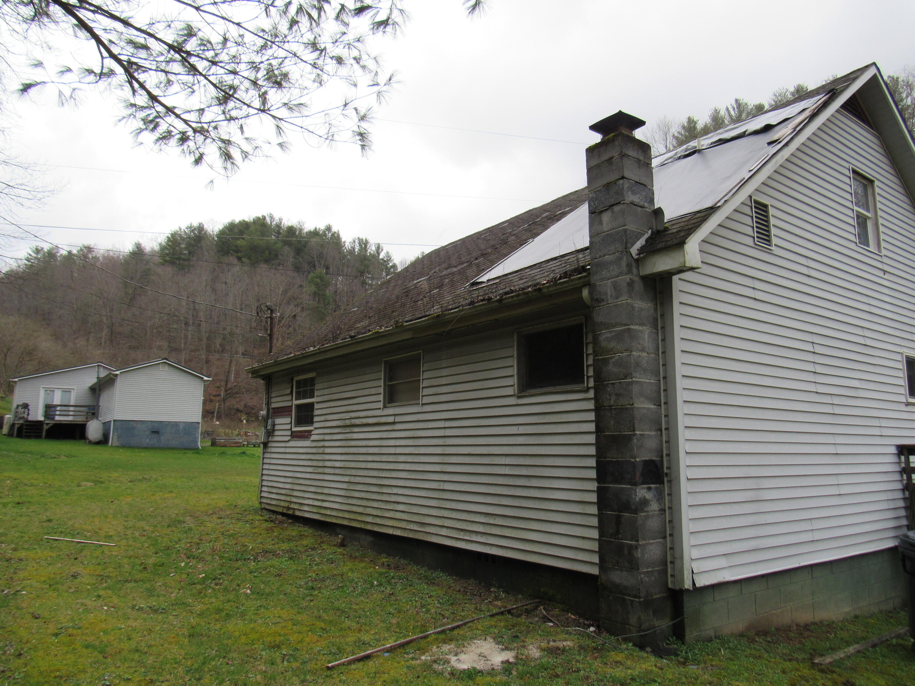 8260 George Riner Road Pound, VA 24279 - Photo 4 of 19 IMG_8970