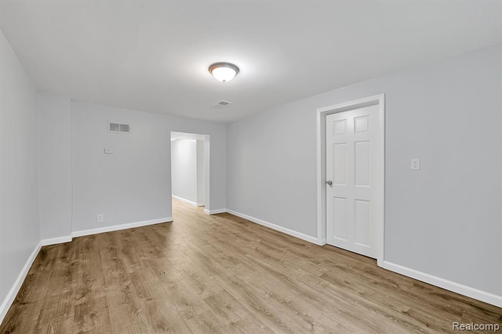 833 Heights Road Lake Orion, MI 48362 - Photo 18 of 24 Gallery Image 18