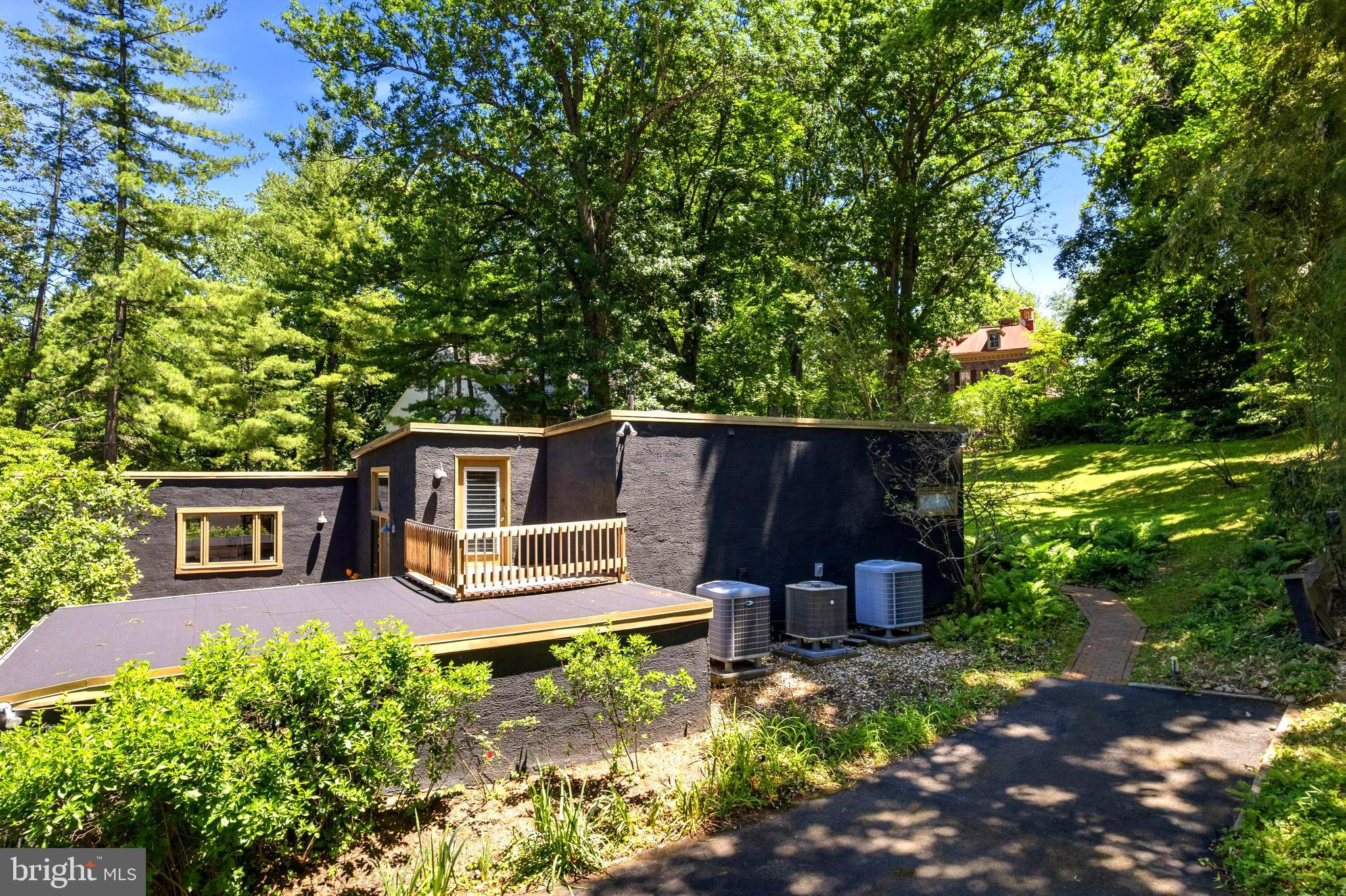 104 East Bells Mill Road Philadelphia, PA 19118 - Photo 31 of 40 2nd Floor Deck/ Side Yard