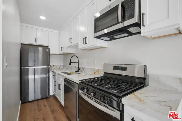 $1,650 | 6827 Leland Way, Unit 12, Los Angeles, CA 90028