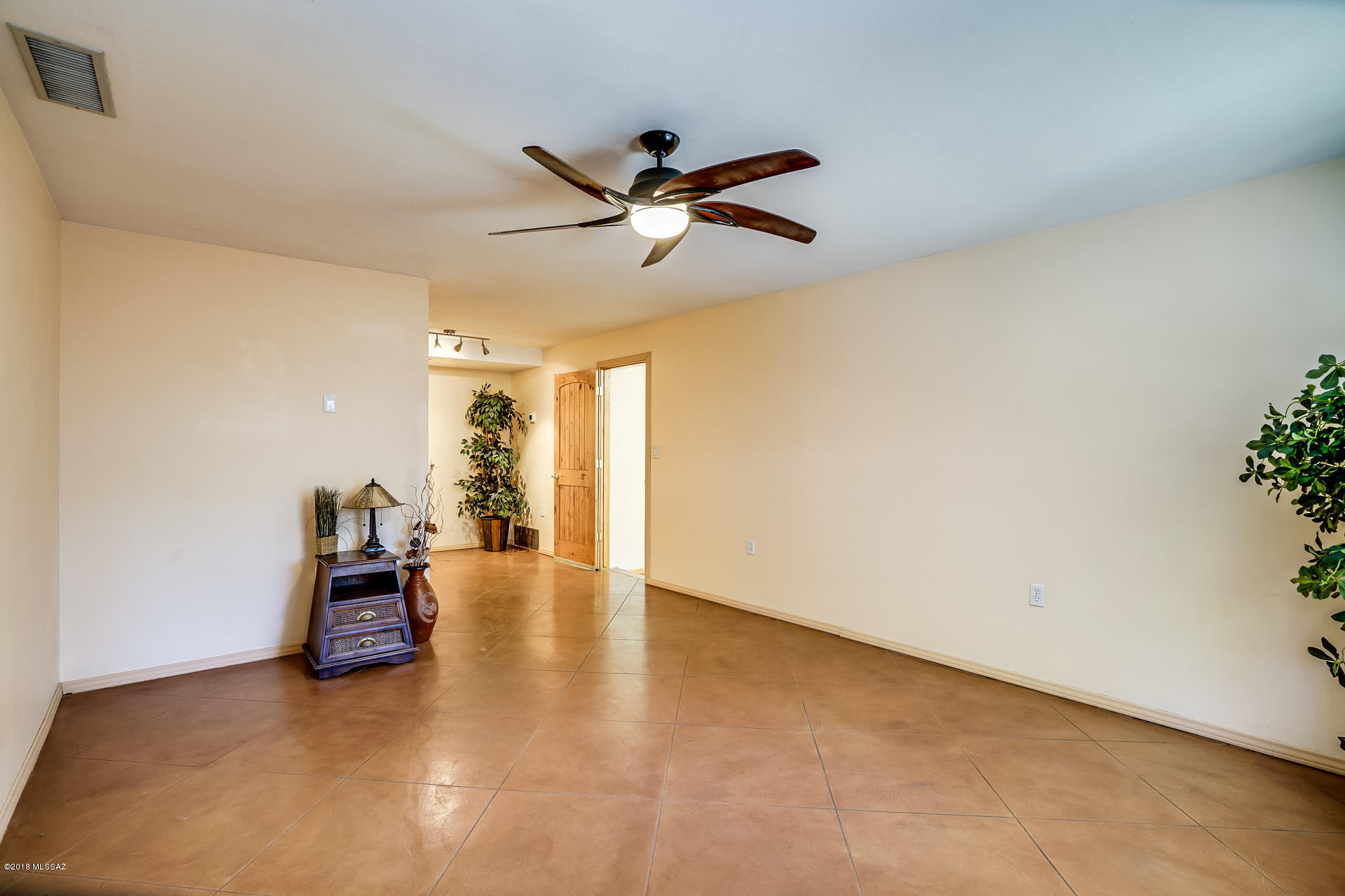 388 North Silverbell Road Tucson, AZ 85745 - Photo 3 of 29 Gallery Image 3