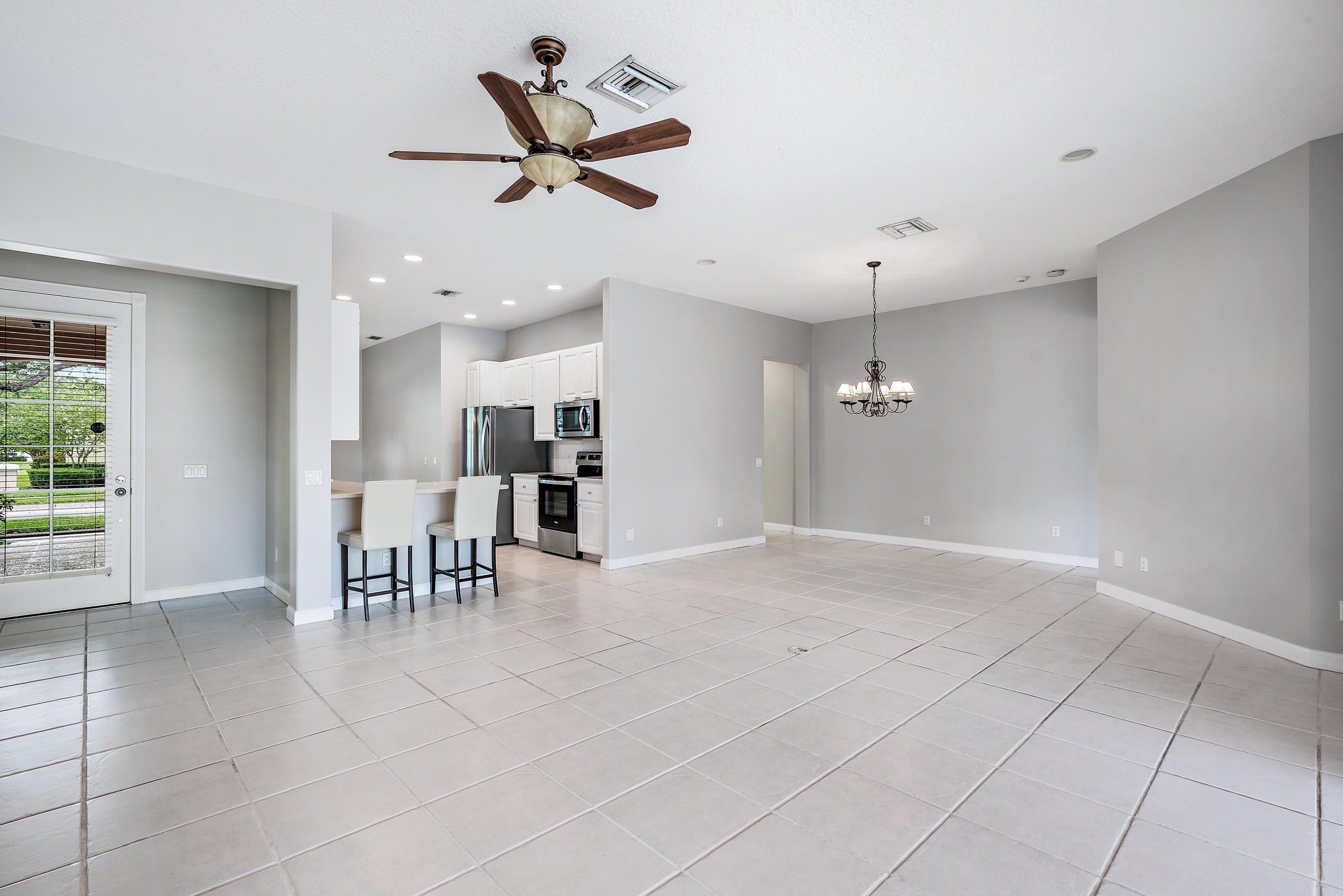 113 Rockingham Road Jupiter, FL 33458 - Photo 10 of 39 Open Living