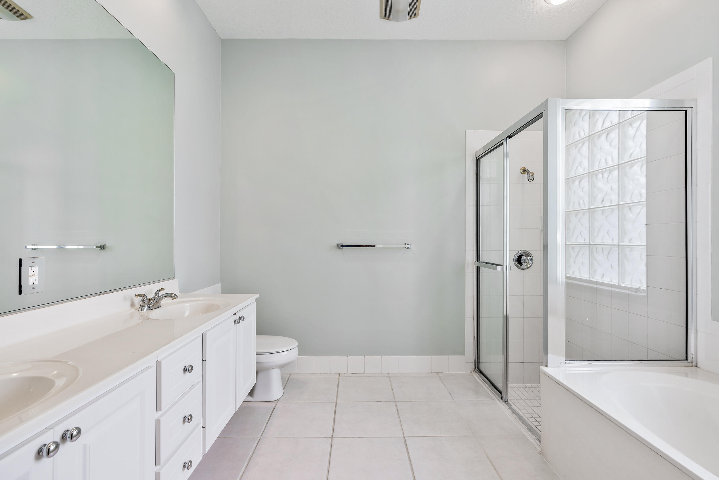 113 Rockingham Road Jupiter, FL 33458 - Photo 14 of 39 Master Bathroom
