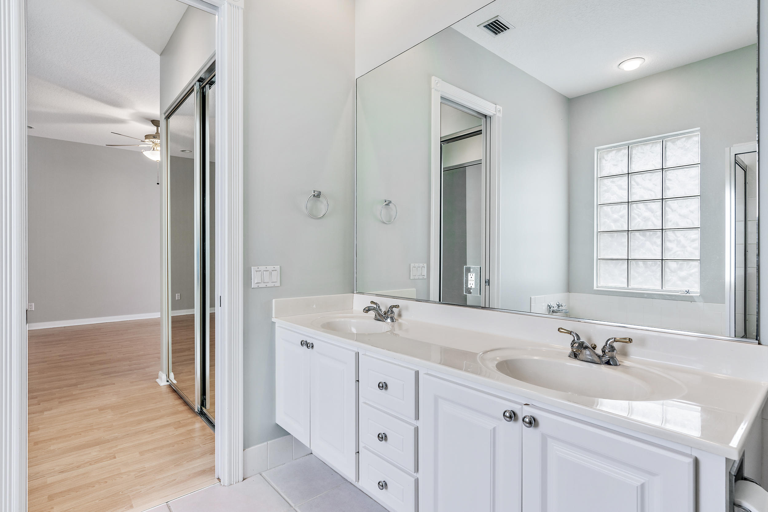 113 Rockingham Road Jupiter, FL 33458 - Photo 15 of 39 Double Vanity