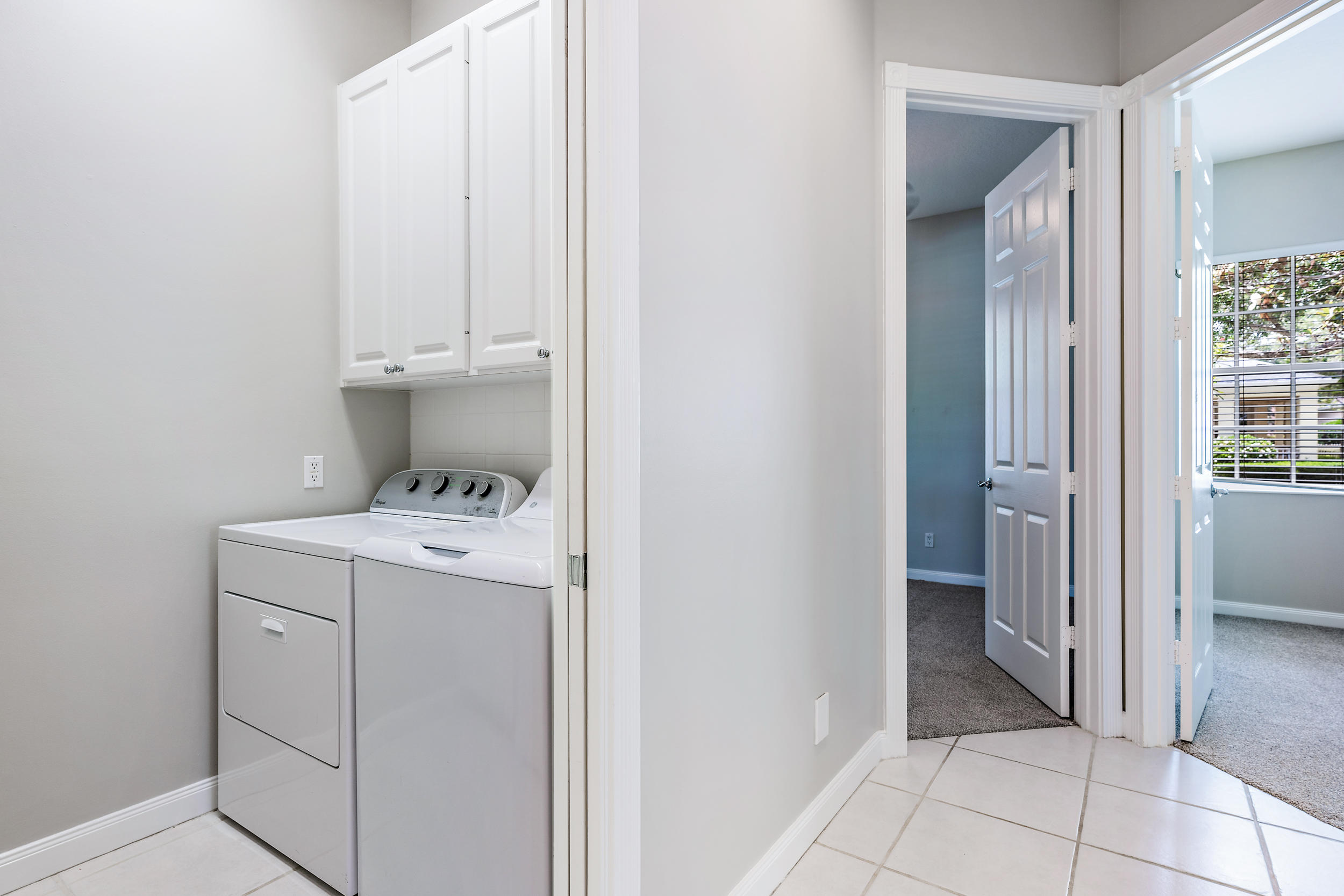 113 Rockingham Road Jupiter, FL 33458 - Photo 17 of 39 Laundry Room