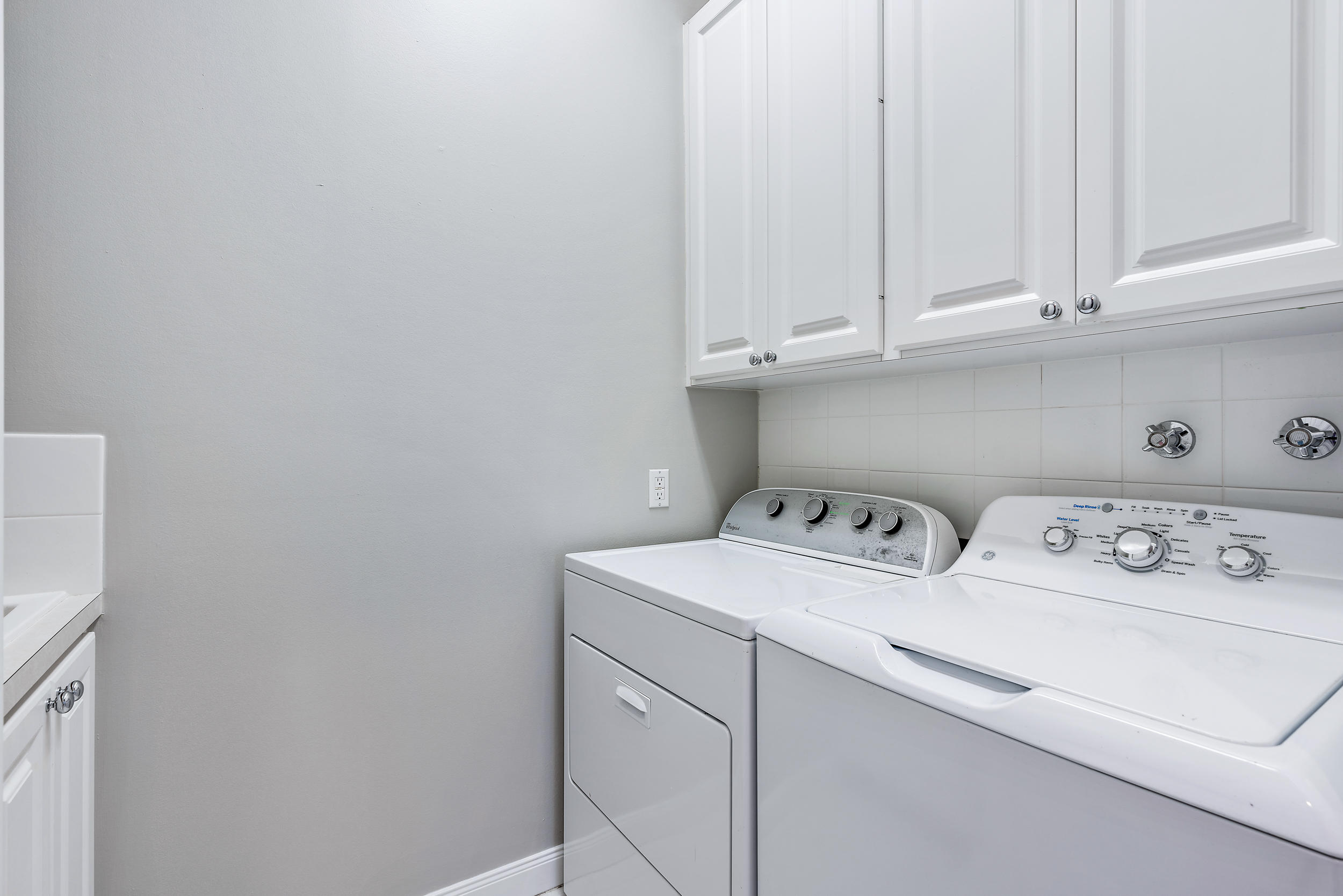 113 Rockingham Road Jupiter, FL 33458 - Photo 18 of 39 Laundry and Sink