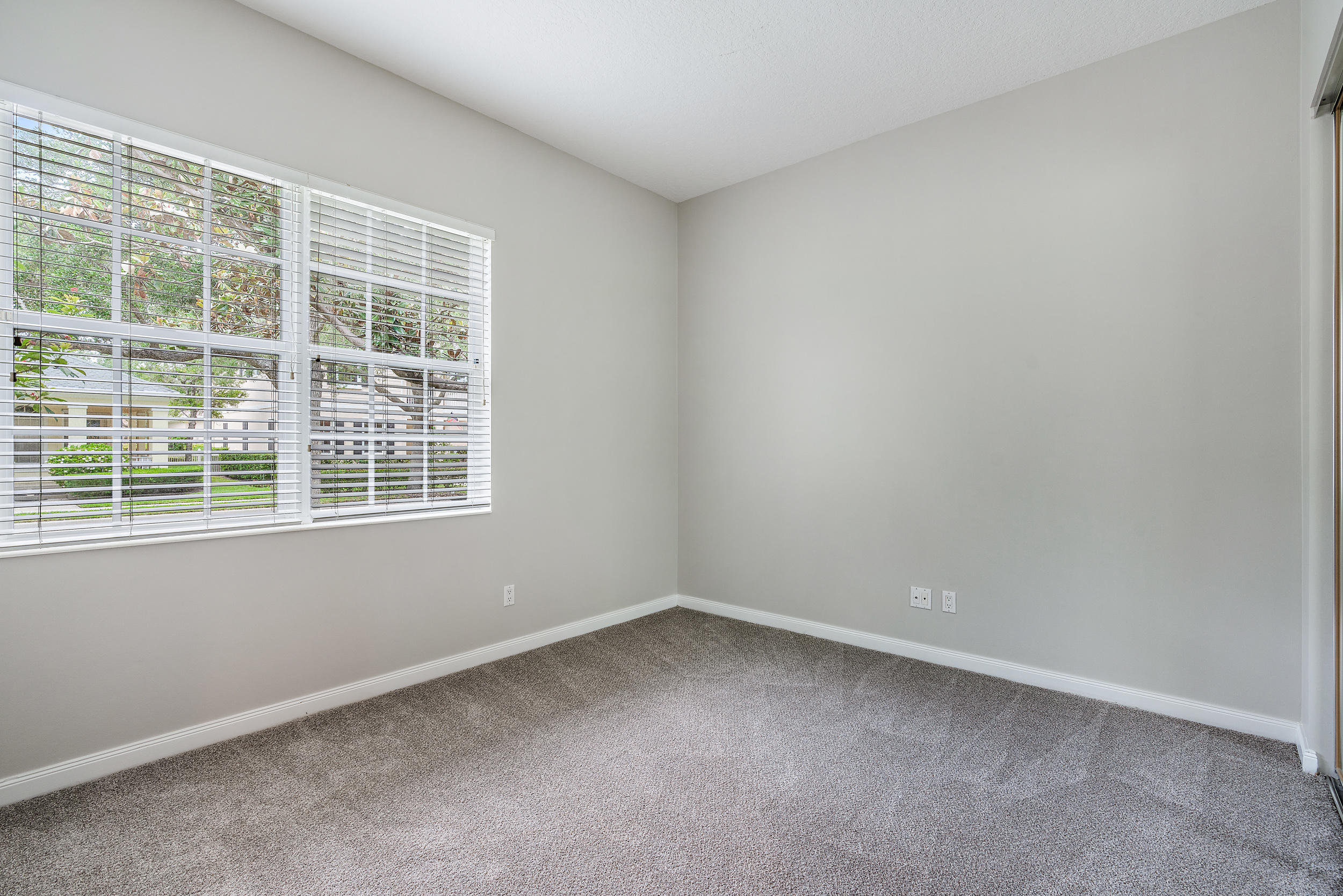 113 Rockingham Road Jupiter, FL 33458 - Photo 20 of 39 Bedroom 2