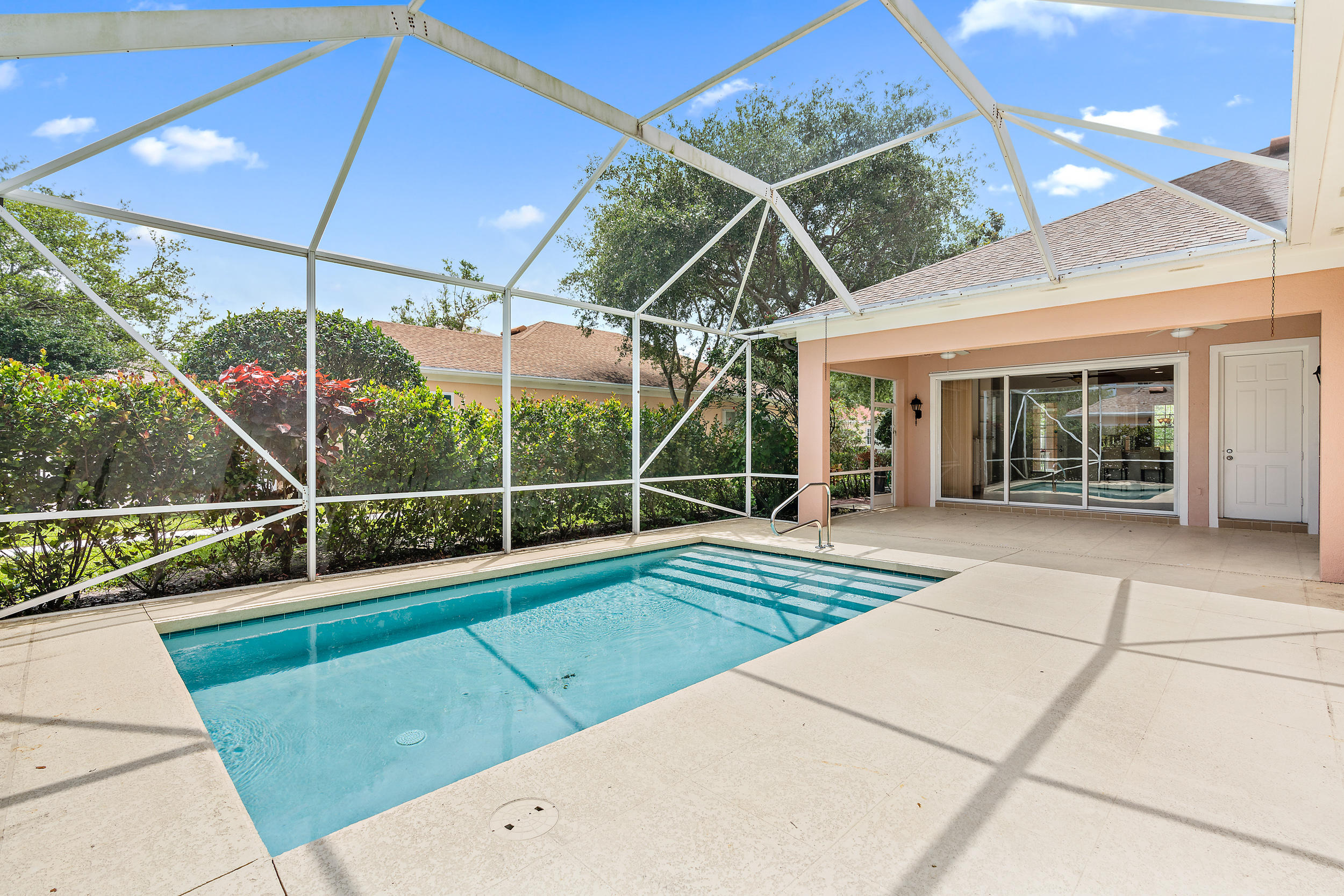 113 Rockingham Road Jupiter, FL 33458 - Photo 22 of 39 Screened in Pool