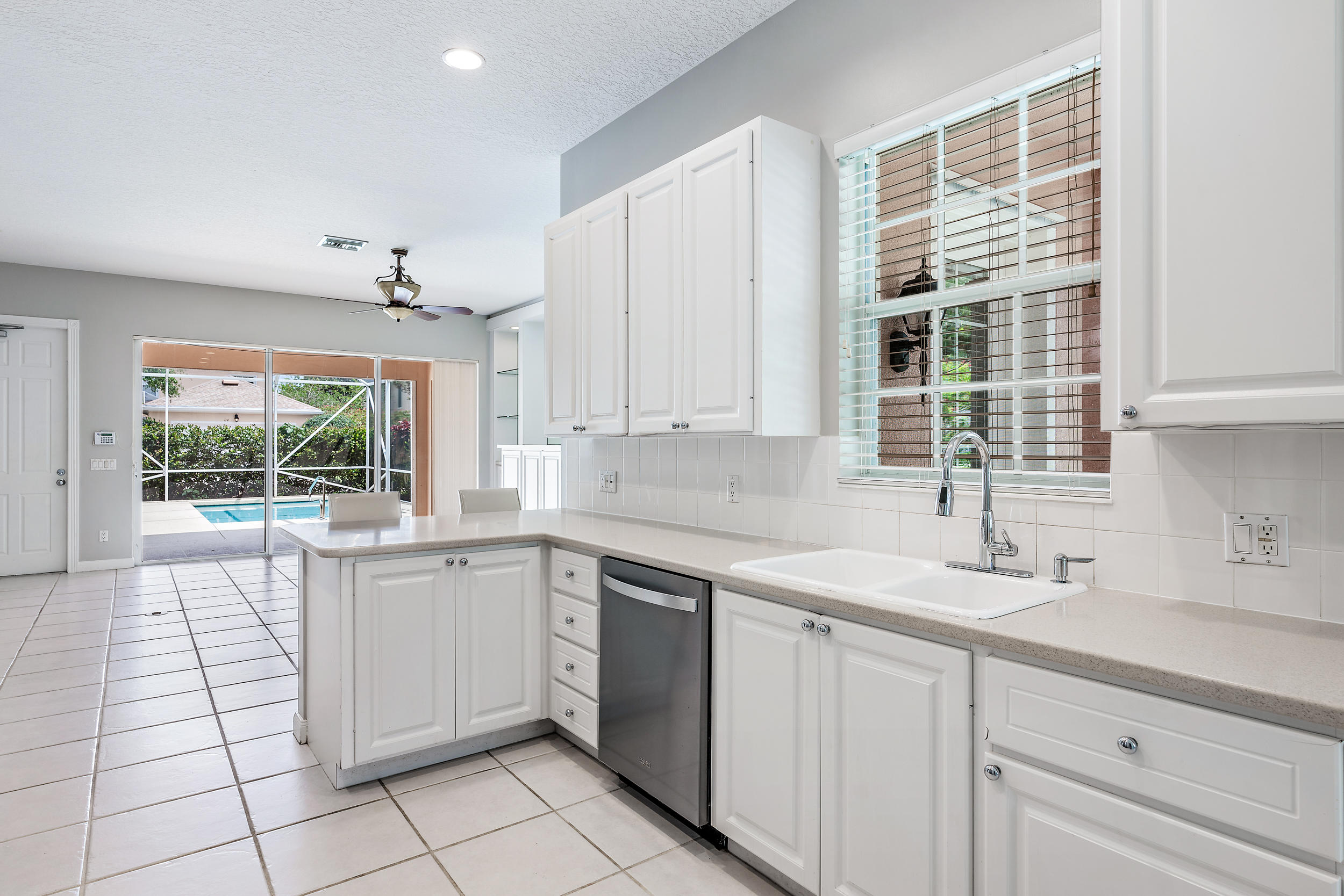 113 Rockingham Road Jupiter, FL 33458 - Photo 7 of 39 Kitchen