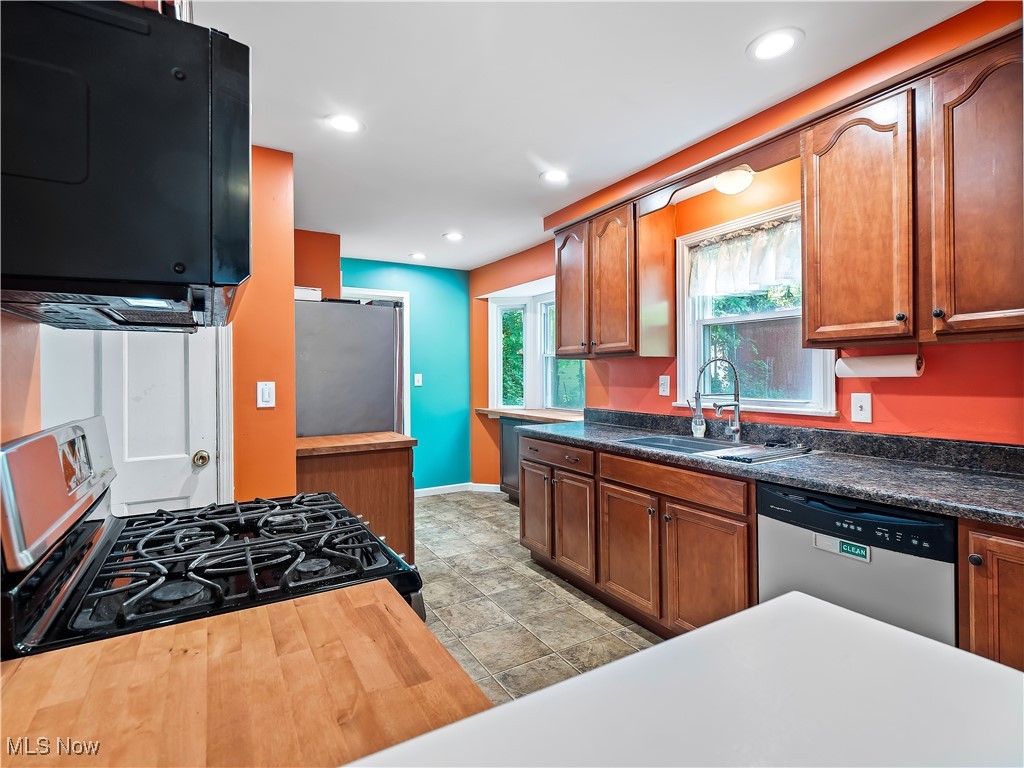 5188 Mayview Road Cleveland, OH 44124 - Photo 9 of 34