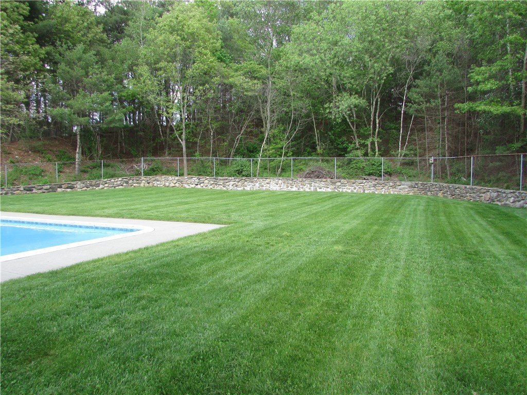 46 Tifft Road North Smithfield, RI 02896 - Photo 6 of 25