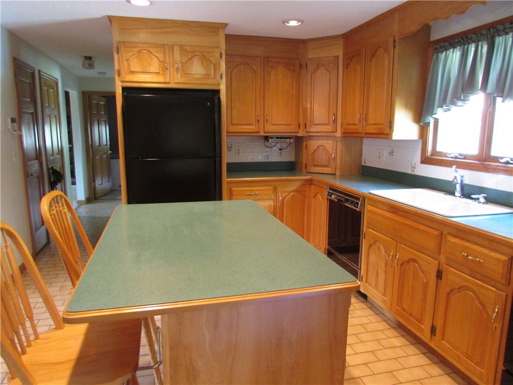 46 Tifft Road North Smithfield, RI 02896 - Photo 8 of 25