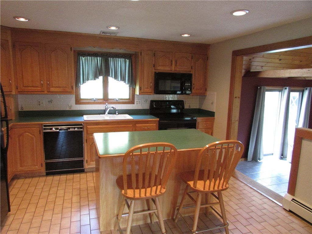 46 Tifft Road North Smithfield, RI 02896 - Photo 9 of 25