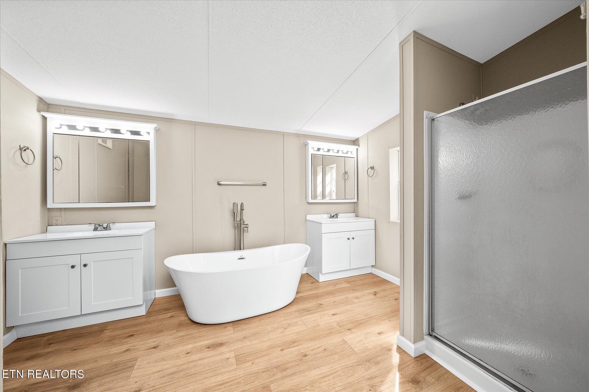 570 Tom Welch Road Crossville, TN 38571 - Photo 17 of 36 Master Bathroom