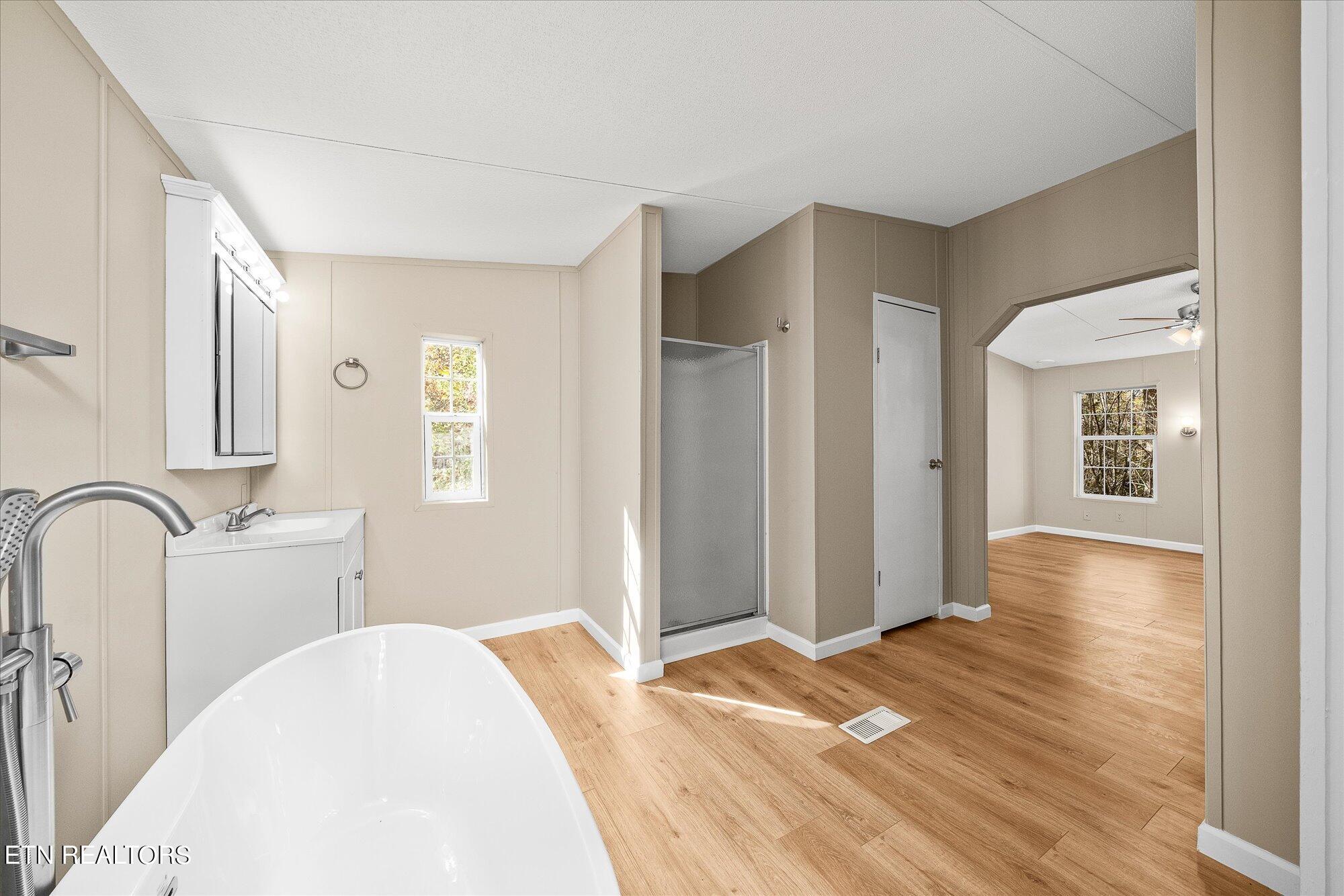 570 Tom Welch Road Crossville, TN 38571 - Photo 18 of 36 Master Bathroom