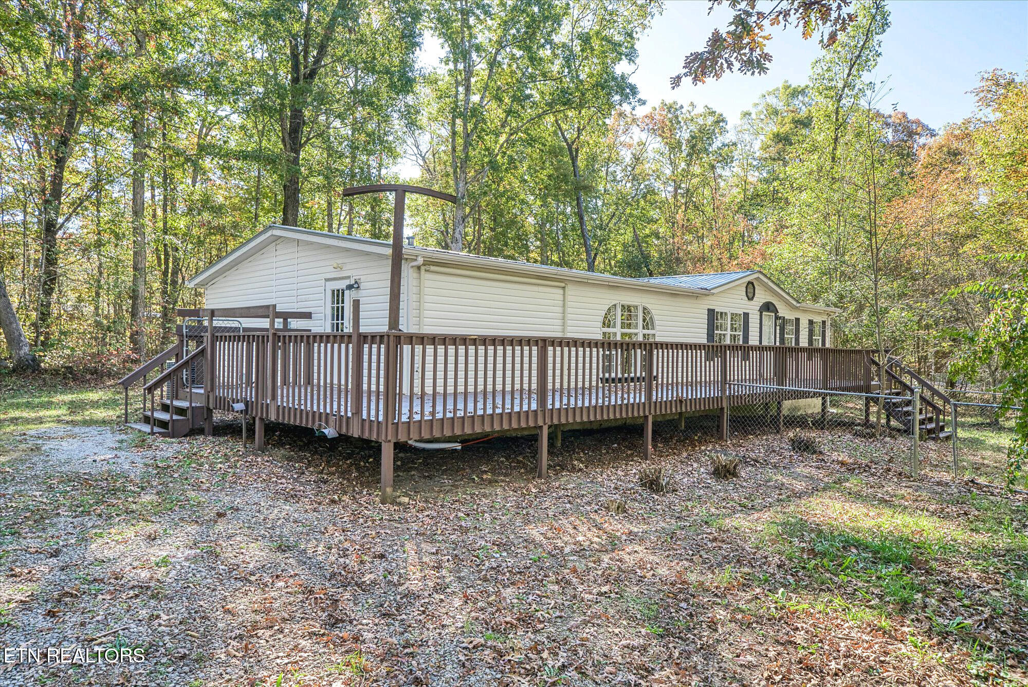 570 Tom Welch Road Crossville, TN 38571 - Photo 3 of 36 Front Deck