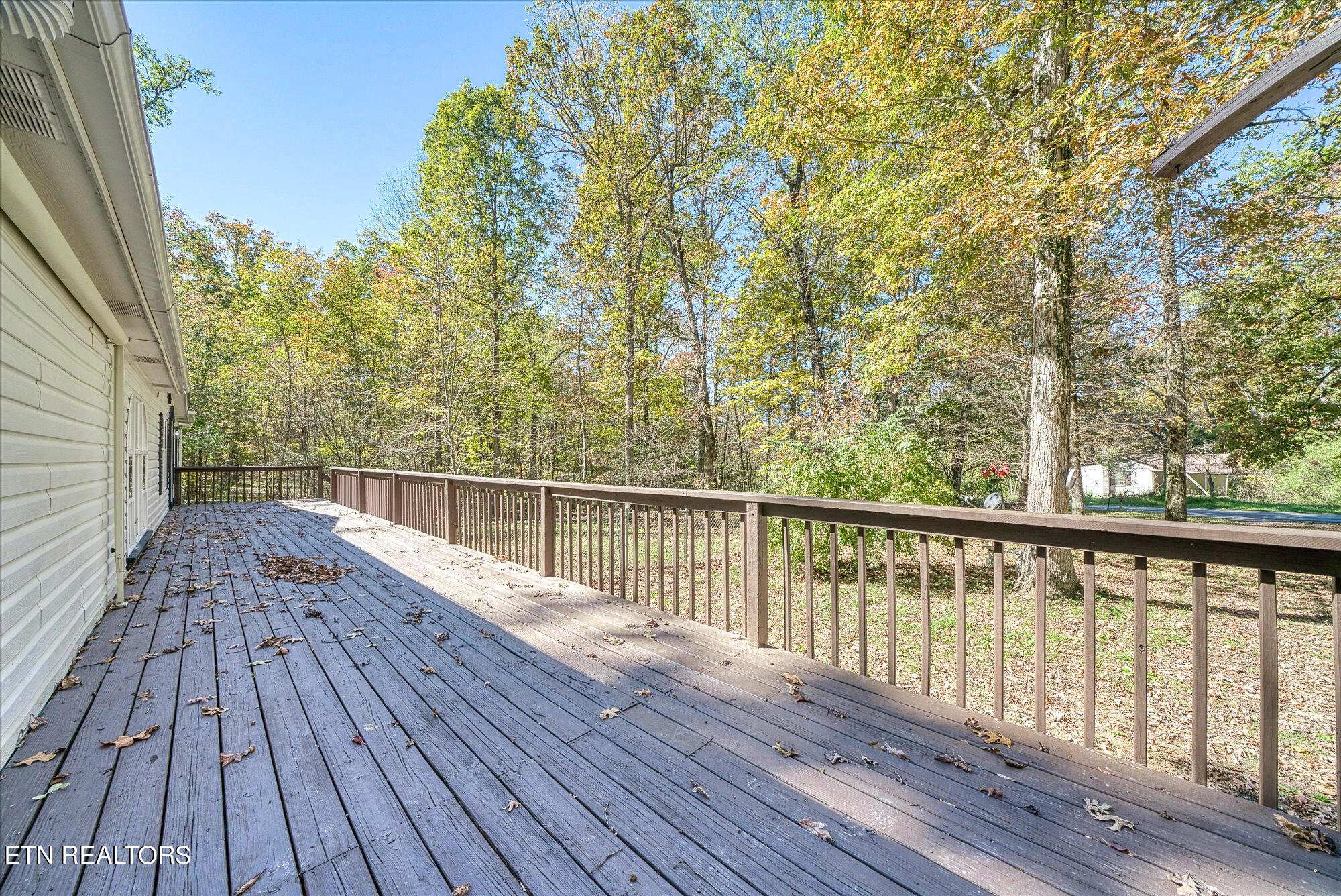 570 Tom Welch Road Crossville, TN 38571 - Photo 4 of 36 Front Deck