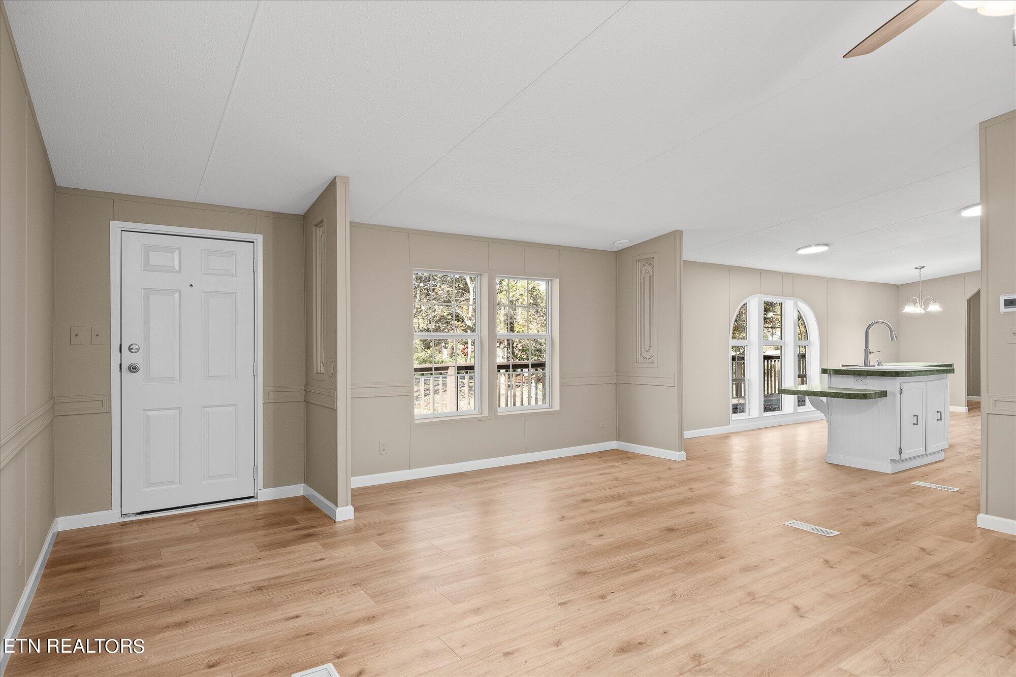 570 Tom Welch Road Crossville, TN 38571 - Photo 6 of 36 Living Room/Kitchen