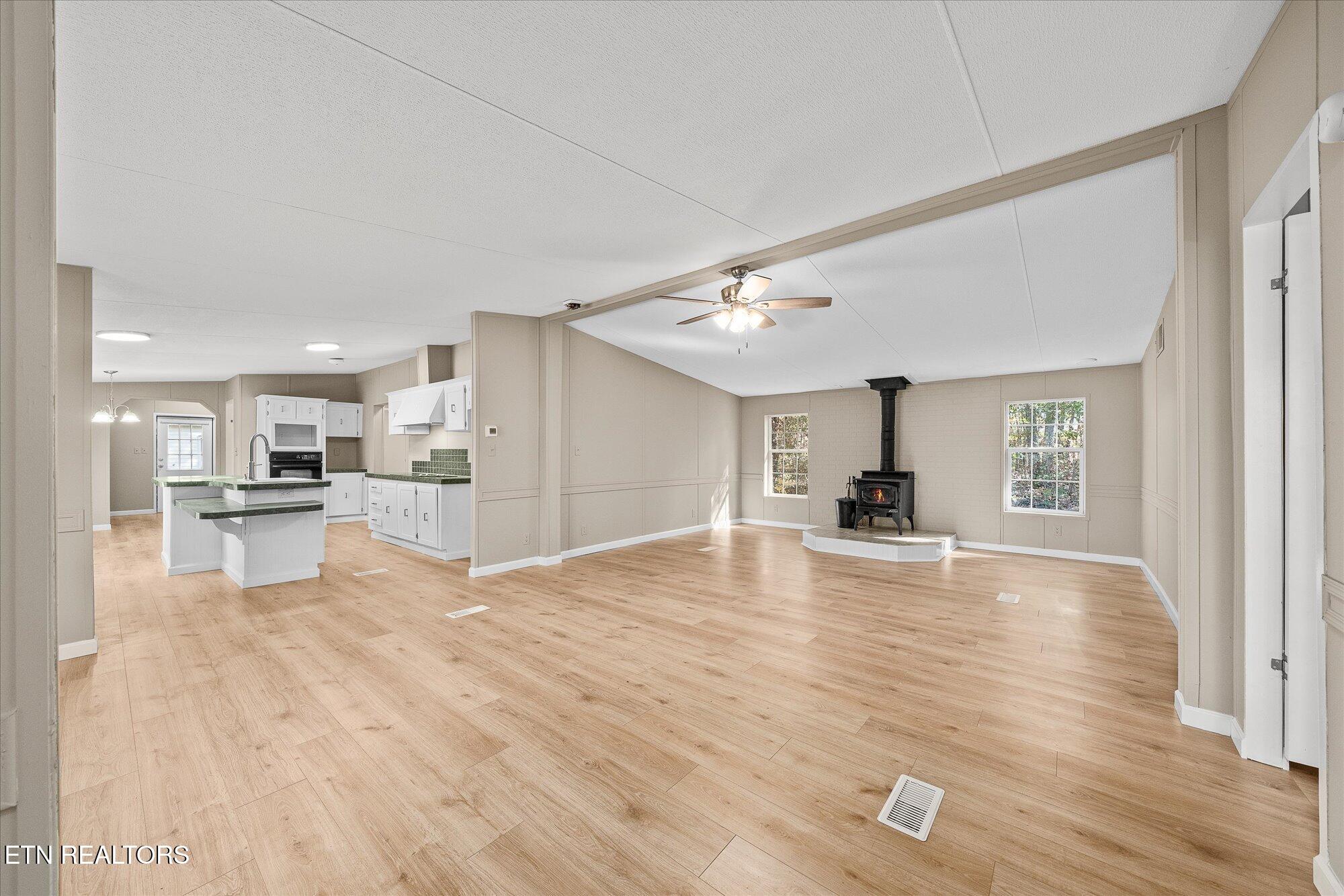 570 Tom Welch Road Crossville, TN 38571 - Photo 8 of 36 Living Room/Kitchen