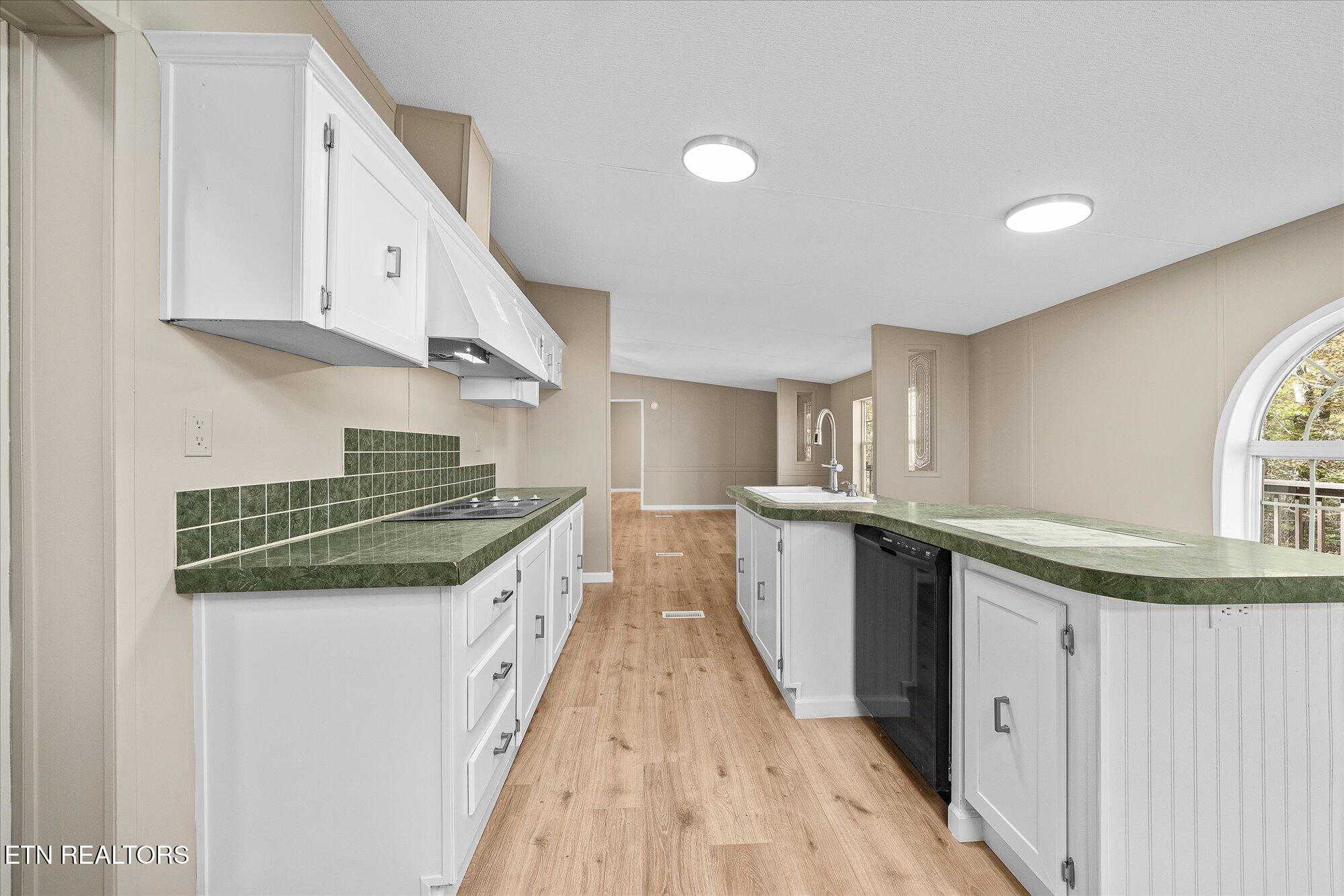 570 Tom Welch Road Crossville, TN 38571 - Photo 10 of 36 Kitchen