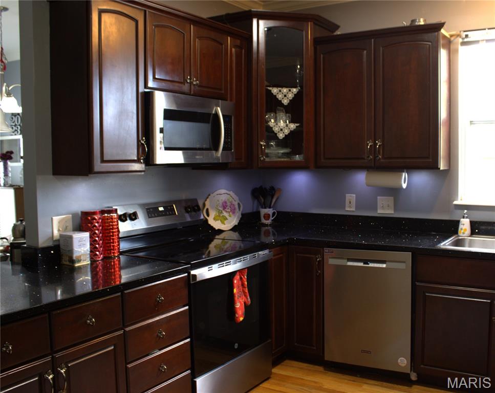 7019 Heege Road, Unit A St. Louis, MO 63123 - Photo 5 of 27