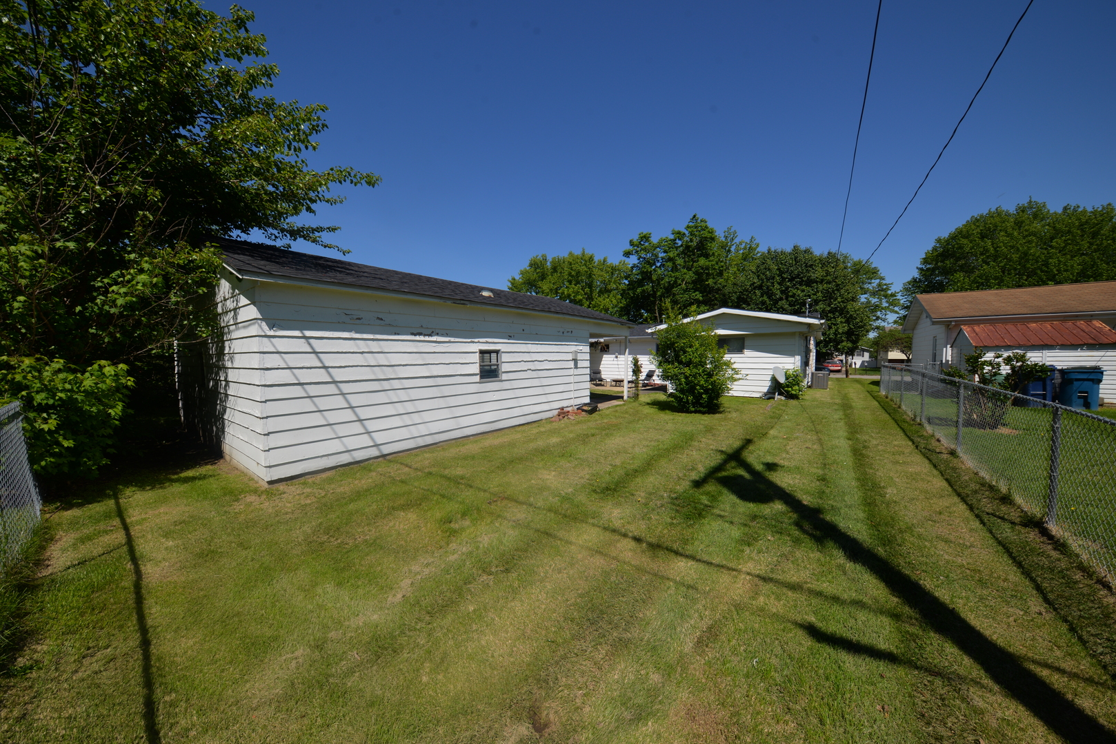 8 East Crownview Mount Vernon, IL 62864 - Photo 3 of 27 a view of a house with backyard and garden