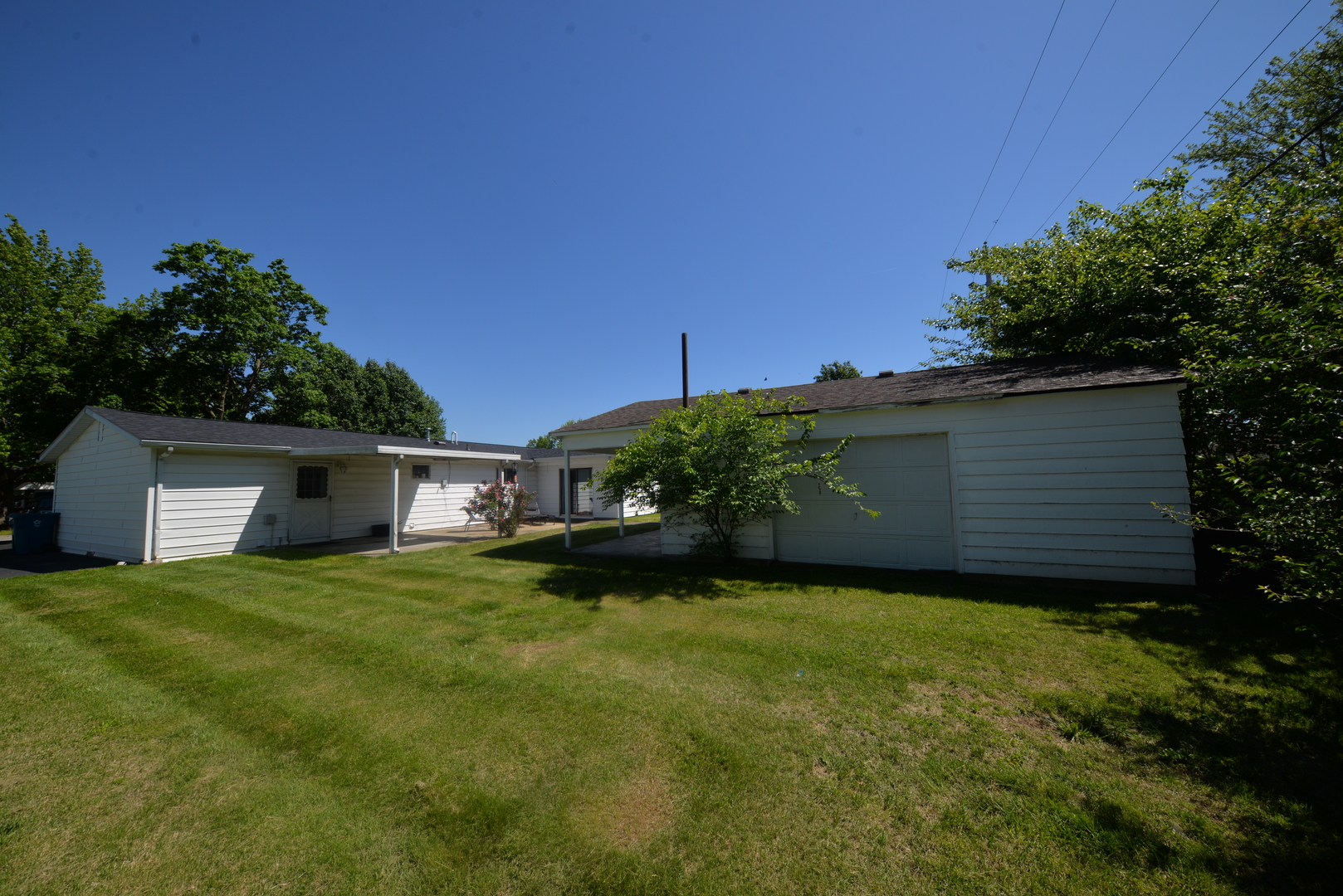 8 East Crownview Mount Vernon, IL 62864 - Photo 7 of 27 a view of a house with a yard