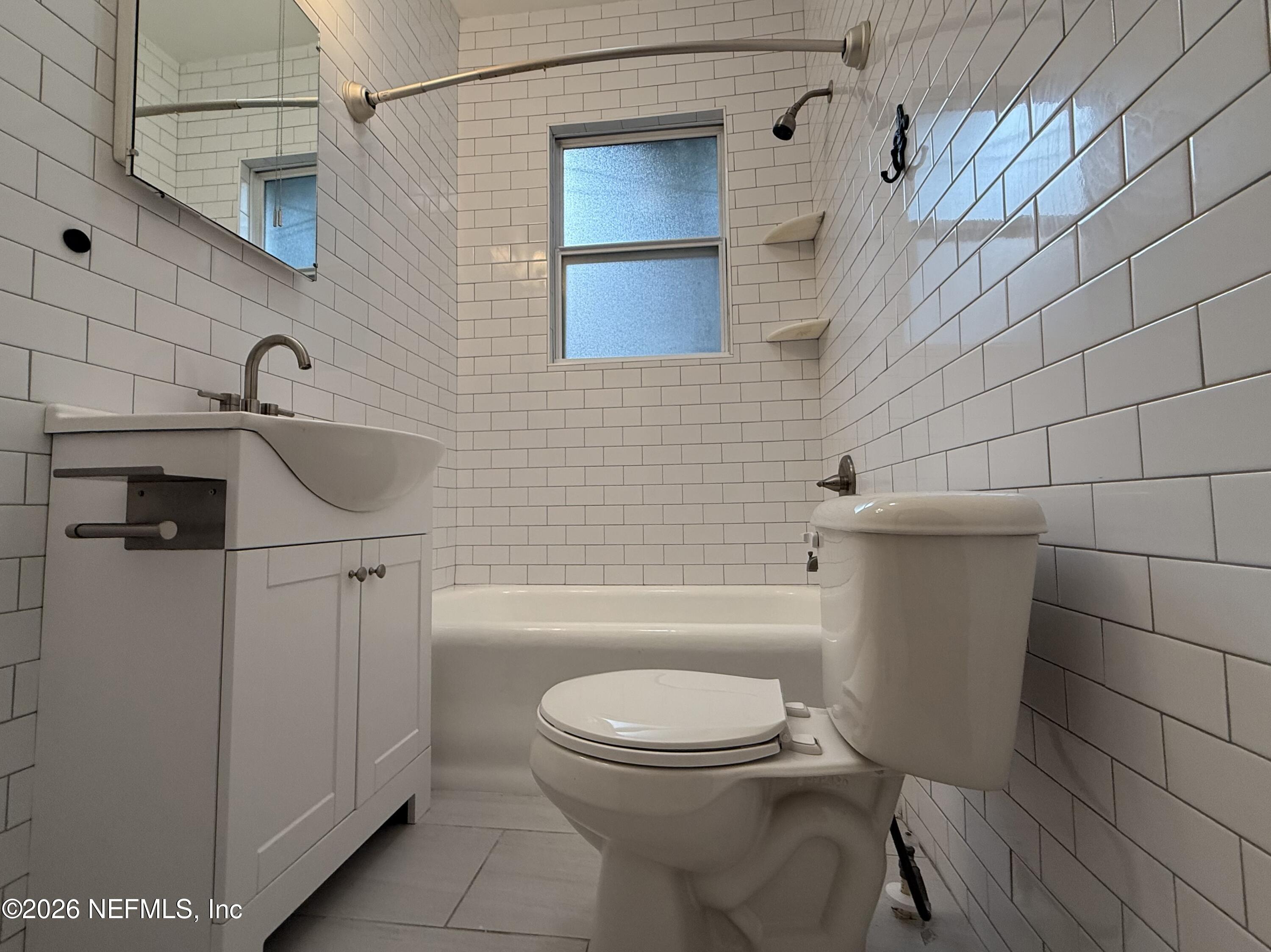 3201 Riverside Avenue, Unit 3207 Jacksonville, FL 32205 - Photo 9 of 13 3207 Bath