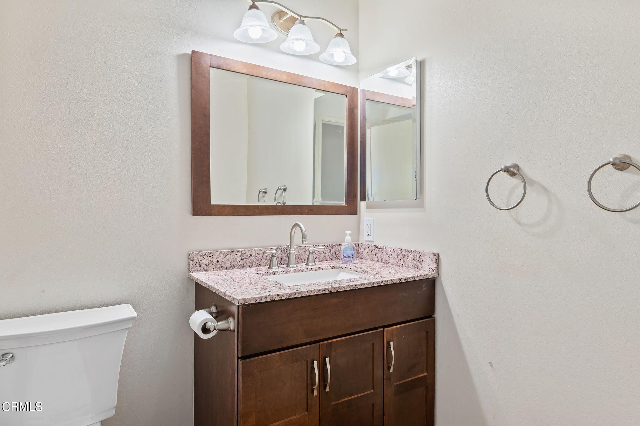 1150 Camelot Way Oxnard, CA 93030 - Photo 19 of 30 14-web-or-mls-14 - Bathroom 2