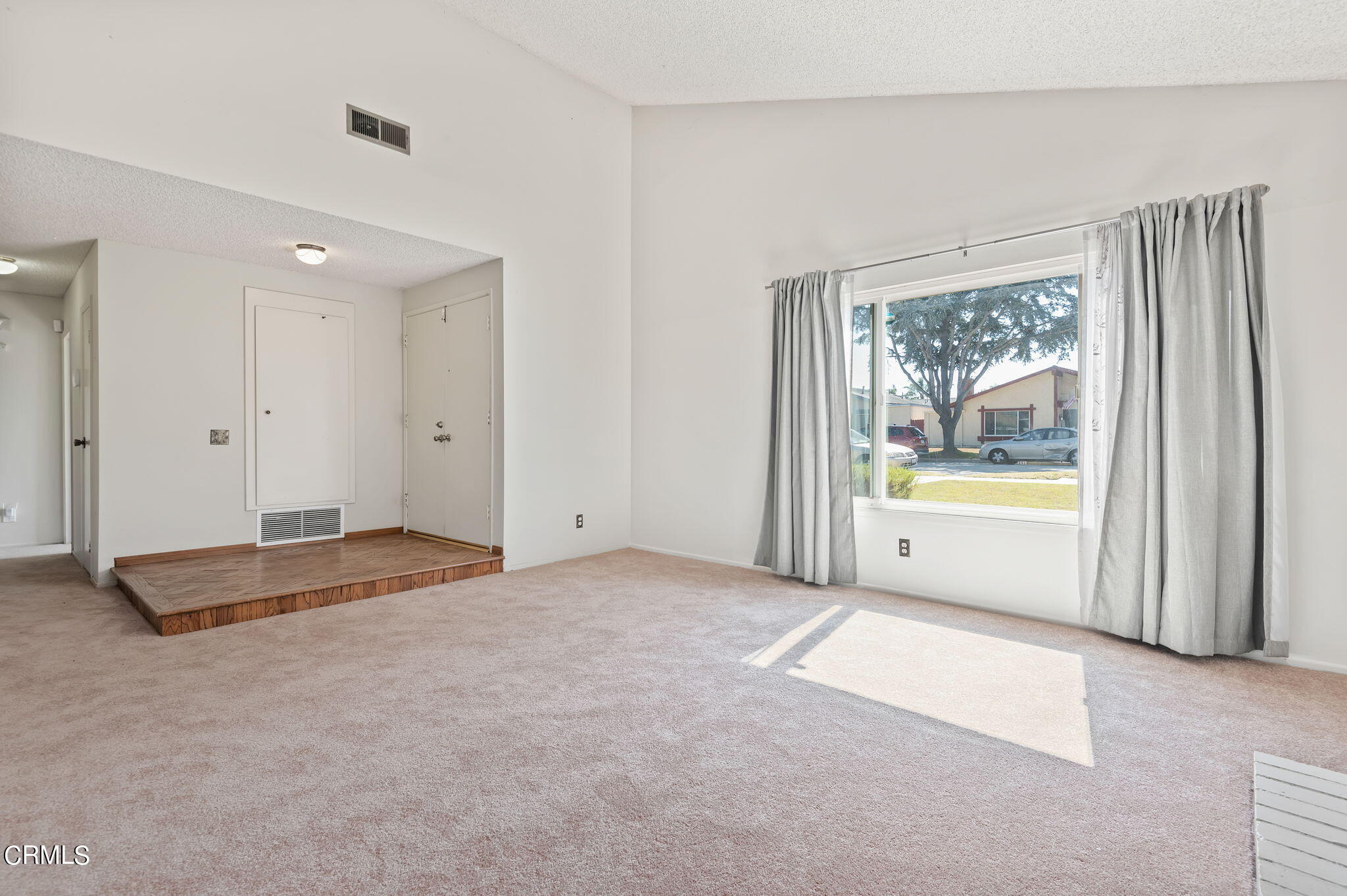 1150 Camelot Way Oxnard, CA 93030 - Photo 2 of 30 2-web-or-mls-02 - Living Room