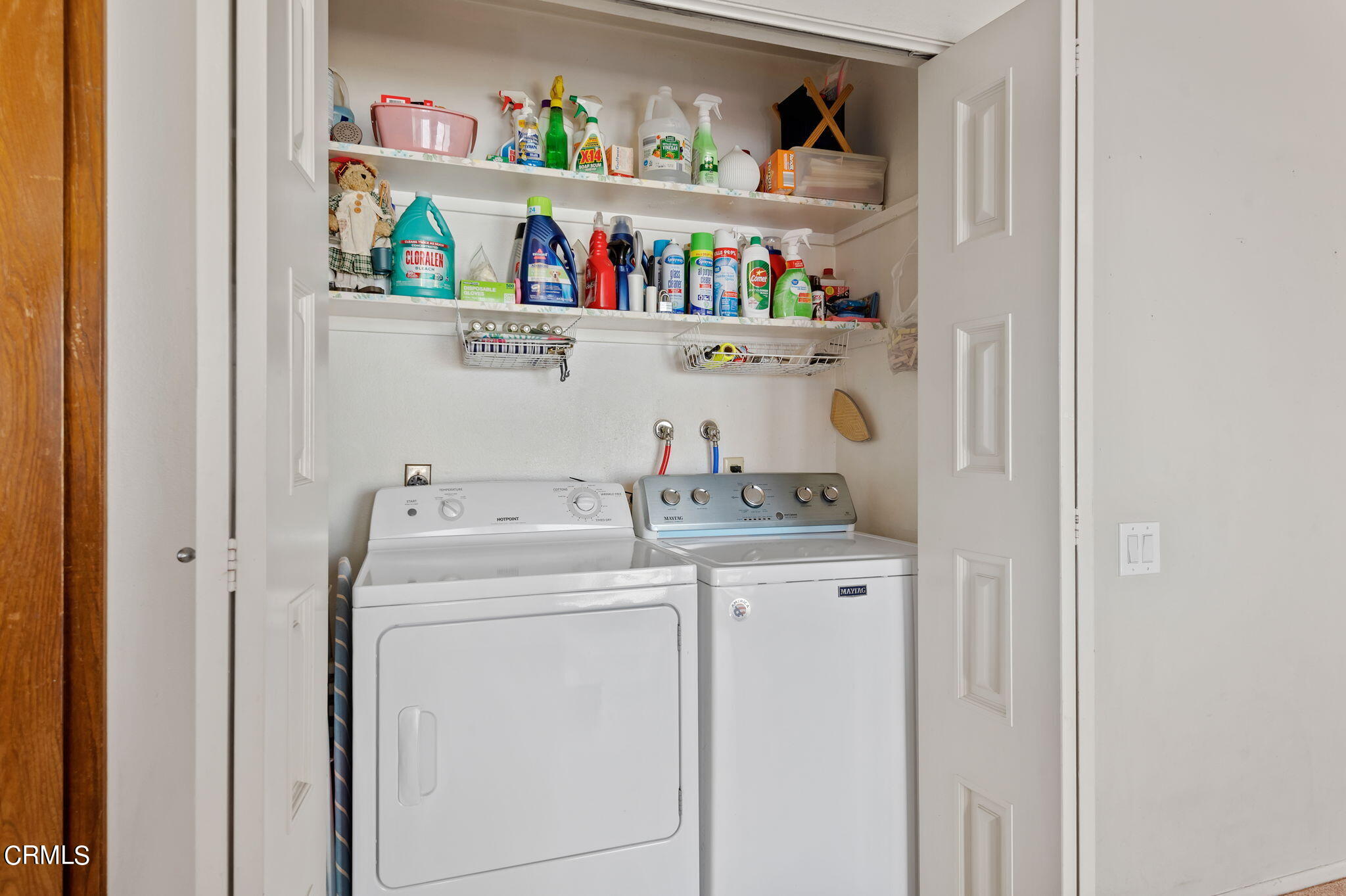 1150 Camelot Way Oxnard, CA 93030 - Photo 22 of 30 17-web-or-mls-17 - Laundry