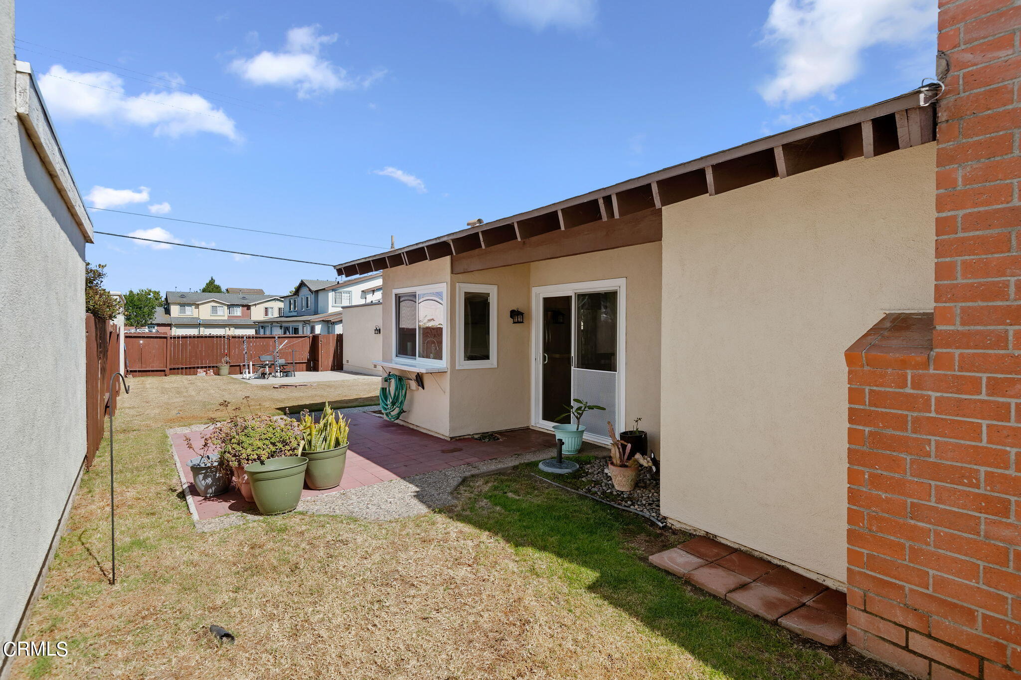 1150 Camelot Way Oxnard, CA 93030 - Photo 23 of 30 18-web-or-mls-18 - Side Yard