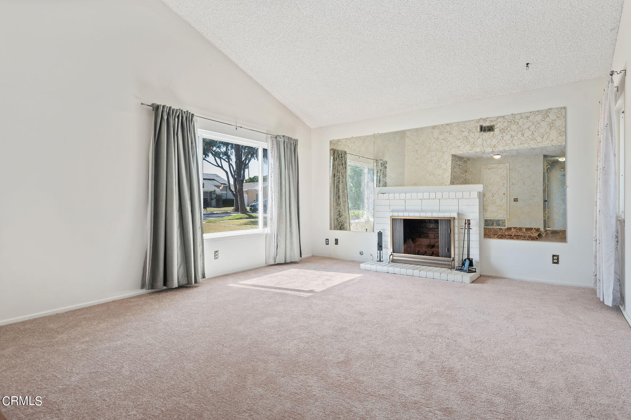 1150 Camelot Way Oxnard, CA 93030 - Photo 4 of 30 4-web-or-mls-04 - Living Room