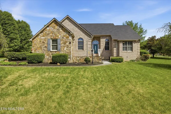 $449,900 | 169 Perkins Lane, Jacksboro, TN 37757